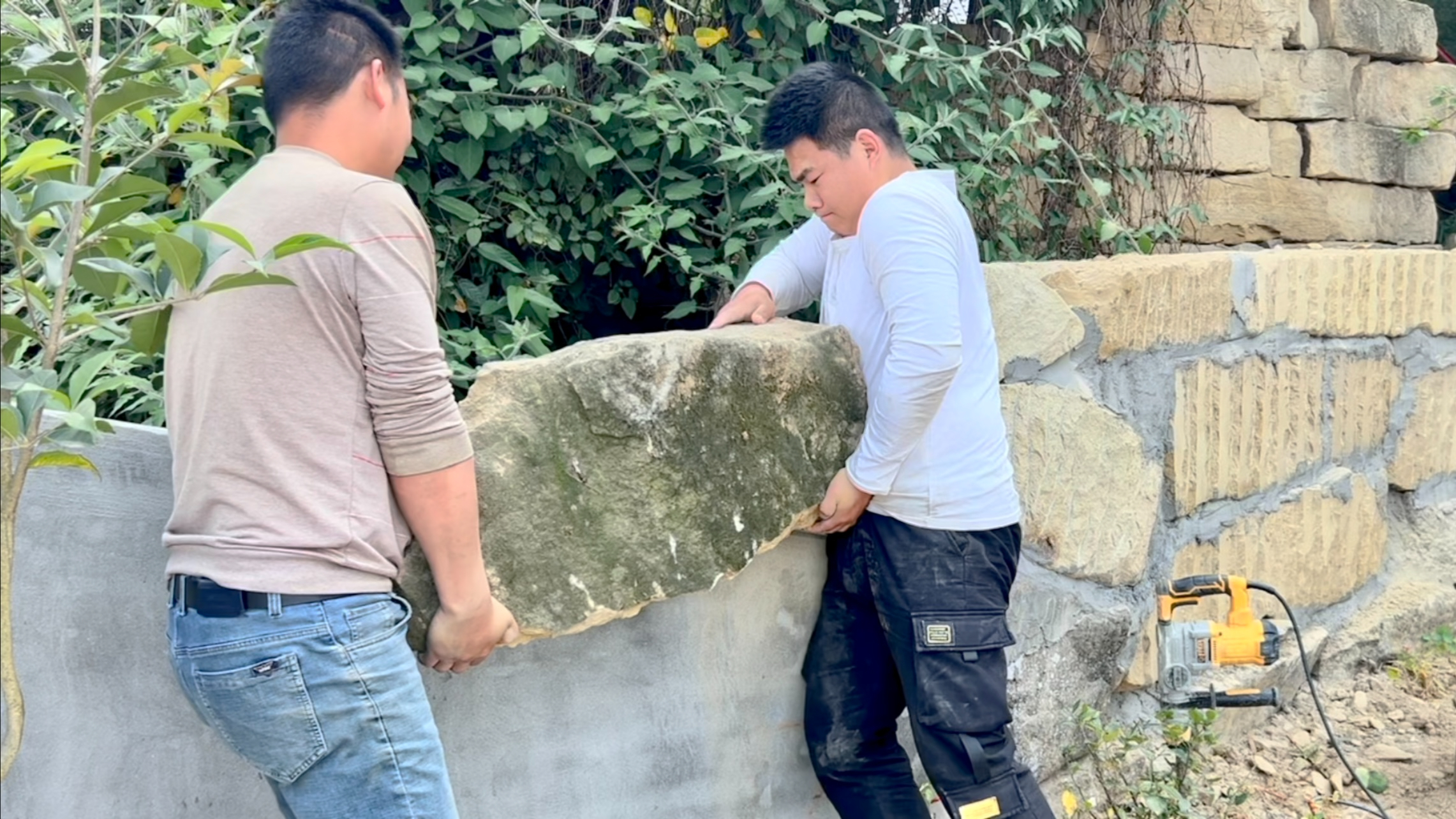 院子修复,鱼池装水泵,慢慢就完善了