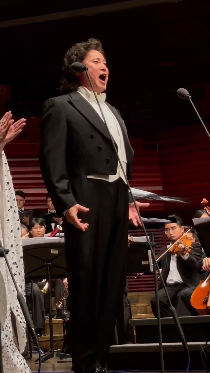 戴玉强与石倚洁合唱《今夜无人入眠》高音被压制得死死的-度小视