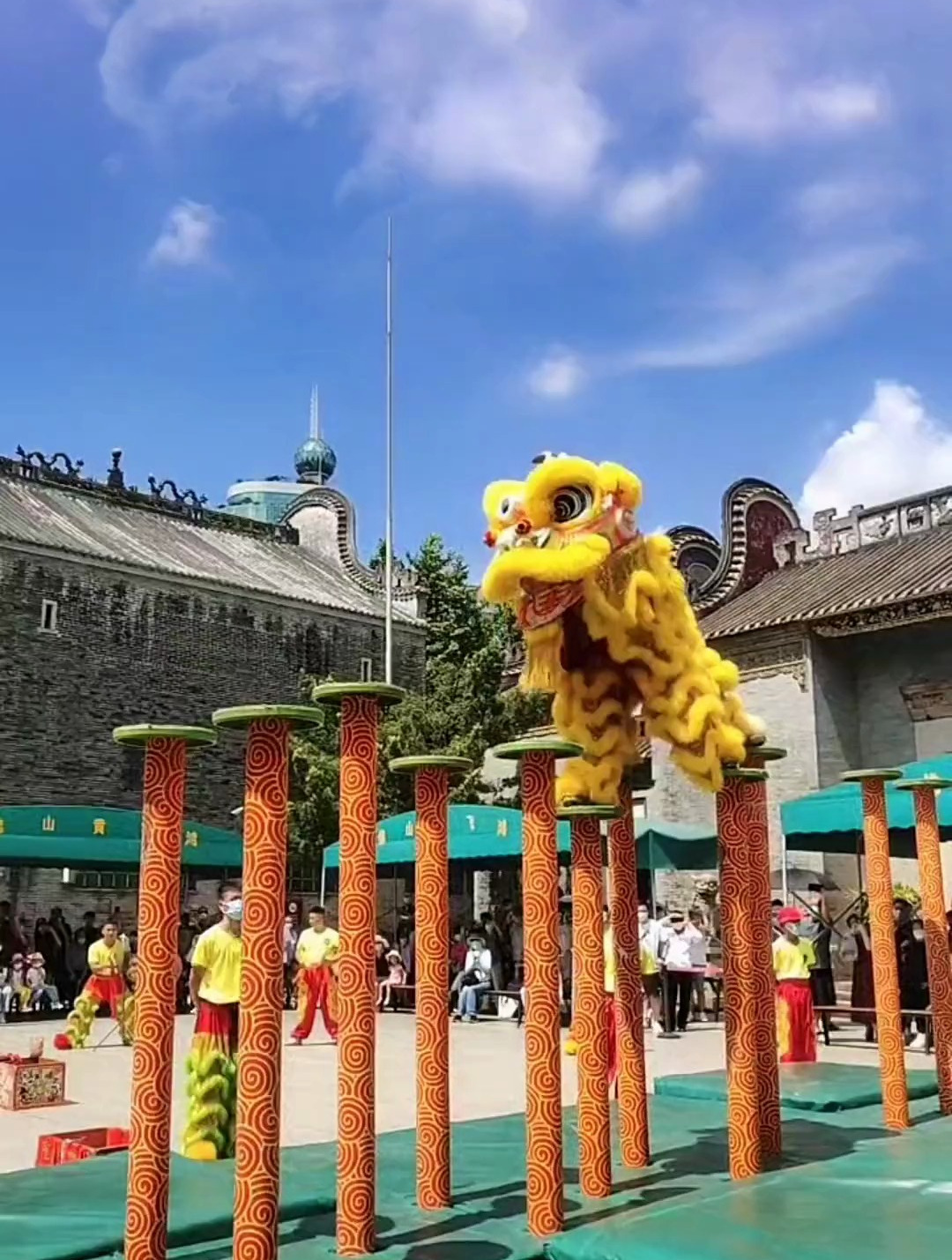 广东舞狮表演哪里看?当然是佛山祖庙黄飞鸿啦!你们觉得呢?-度小视