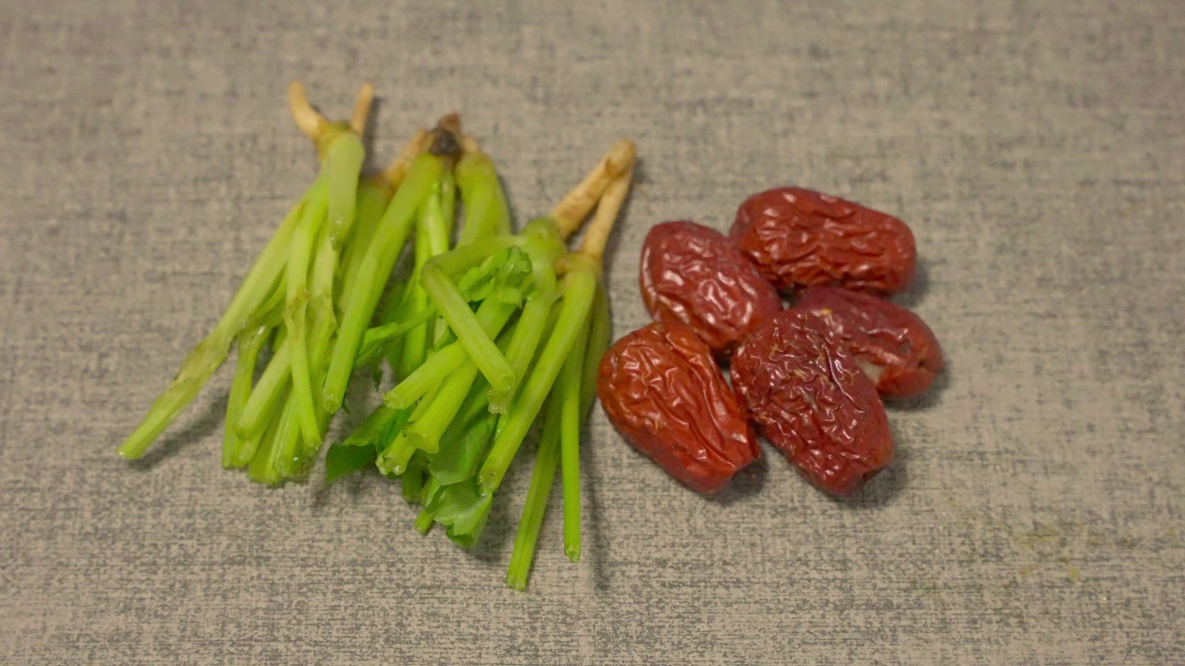 菠菜根搭配红枣煮一煮,作用太厉害了,解决许多人问题,省钱实用