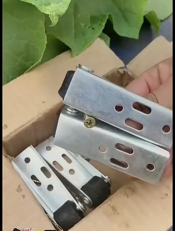 家里门下垂推拉费劲,试试这个平移门底轮