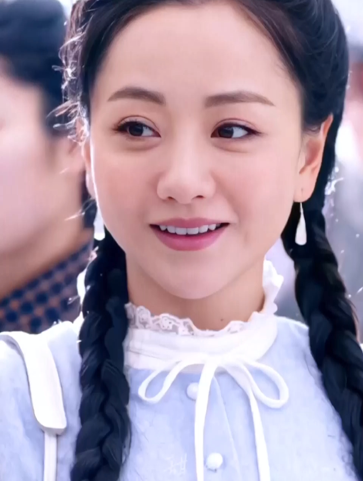 杨蓉,最有魅力的女神,优雅的微笑,让人浮想联翩!