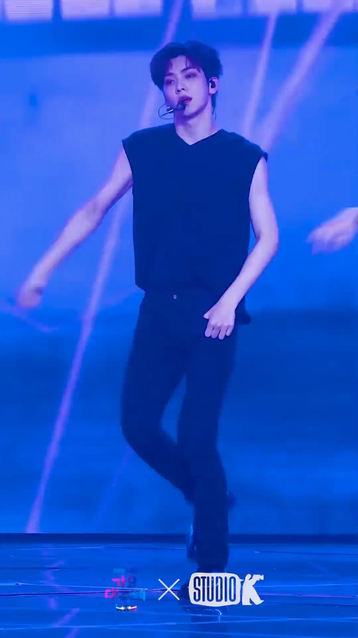 崔秀彬无袖坏男人cover舞台竖版直拍