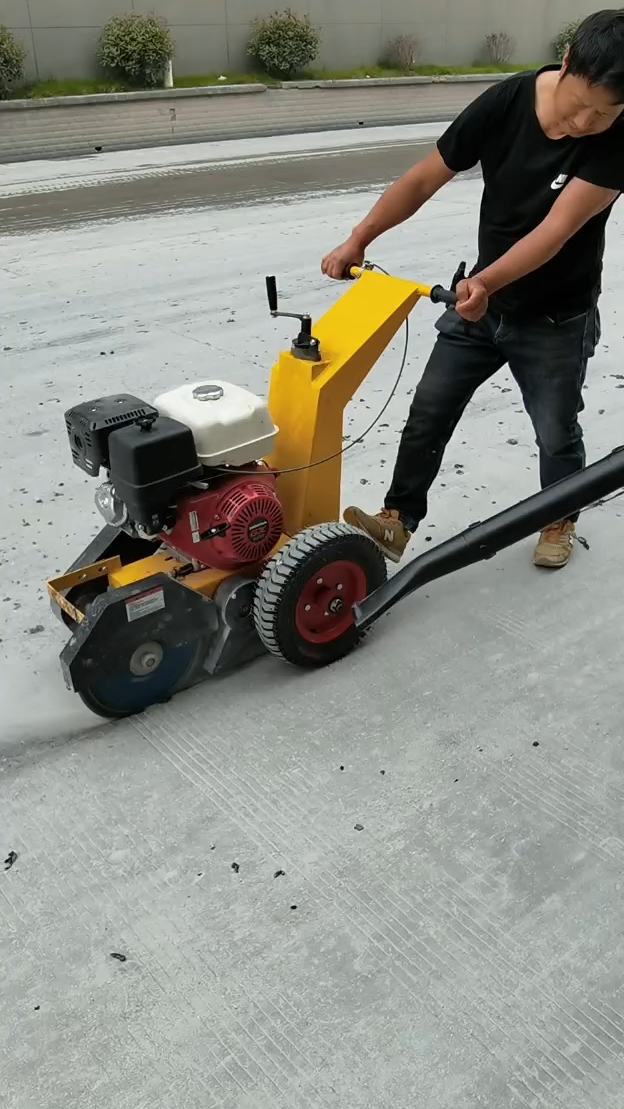 马路开槽机这么坚硬的水泥也不是问题-度小视