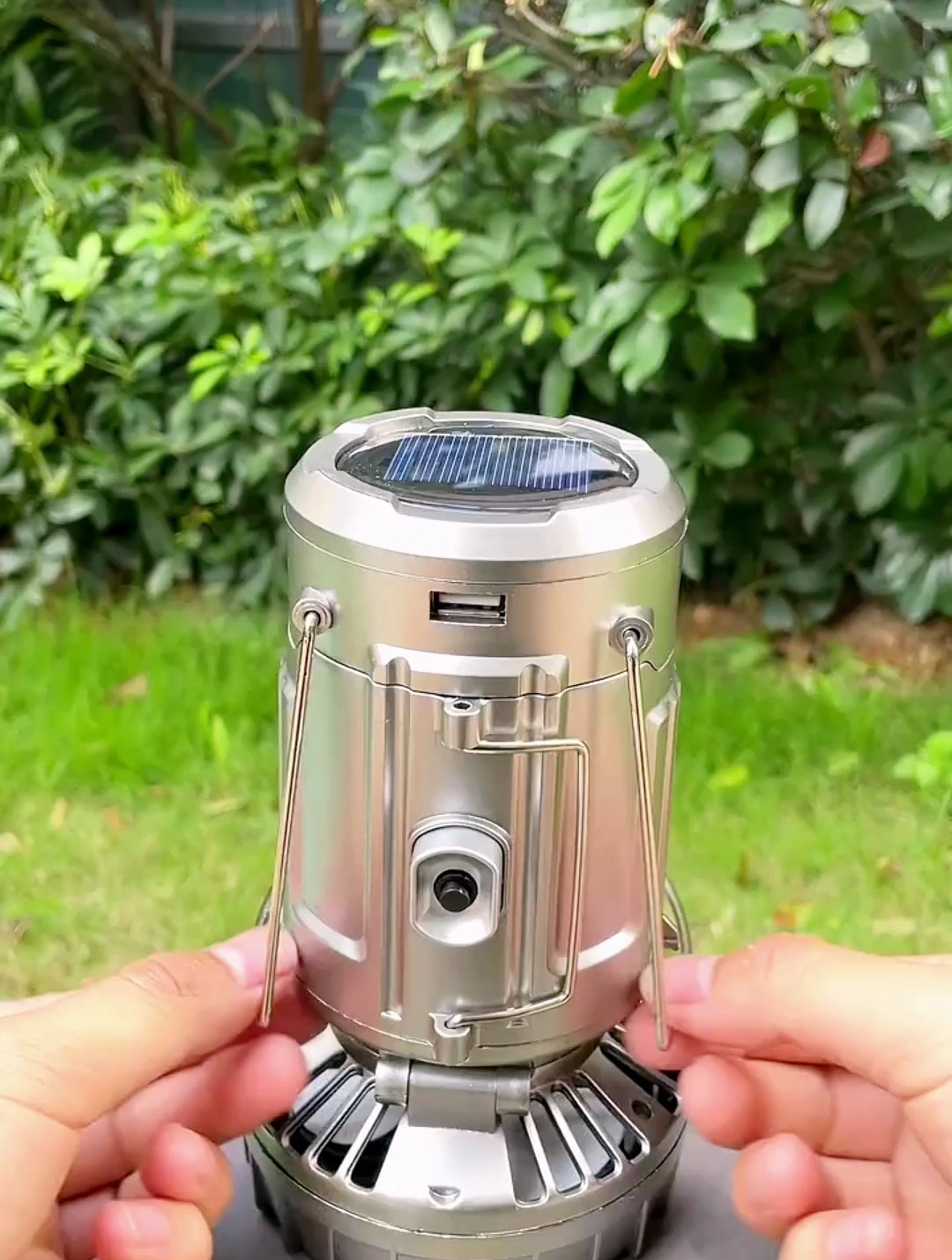 这款户外马灯风扇不用电不用油有太阳能即可