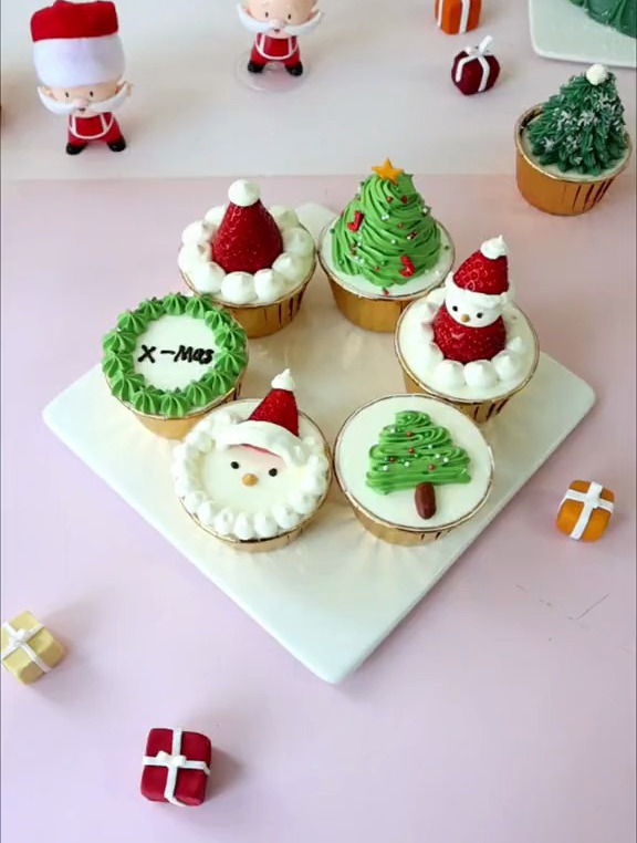 蛋糕烘焙教学 西点烘焙培训 裱花蛋糕 继续来圣诞款纸杯蛋糕