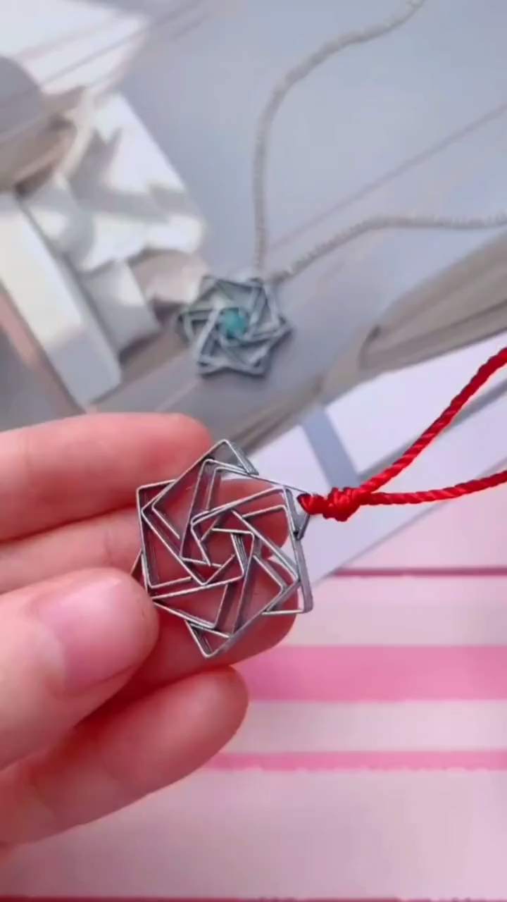 用订书钉做一个漂亮的六芒星小挂饰简单好看