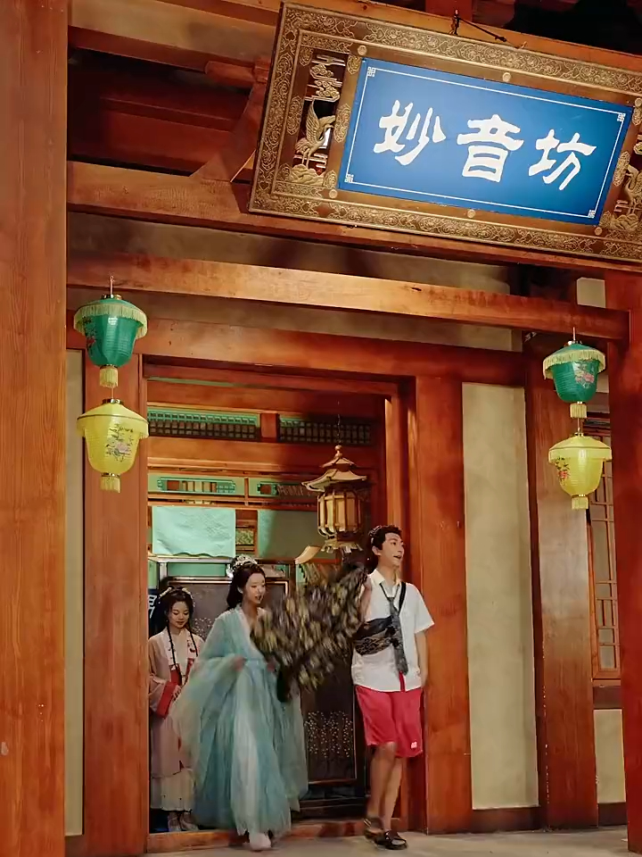 女帝带女儿找县令