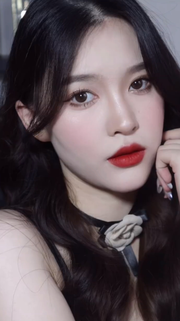 黑发红唇yyds气质御姐氛围感妆容