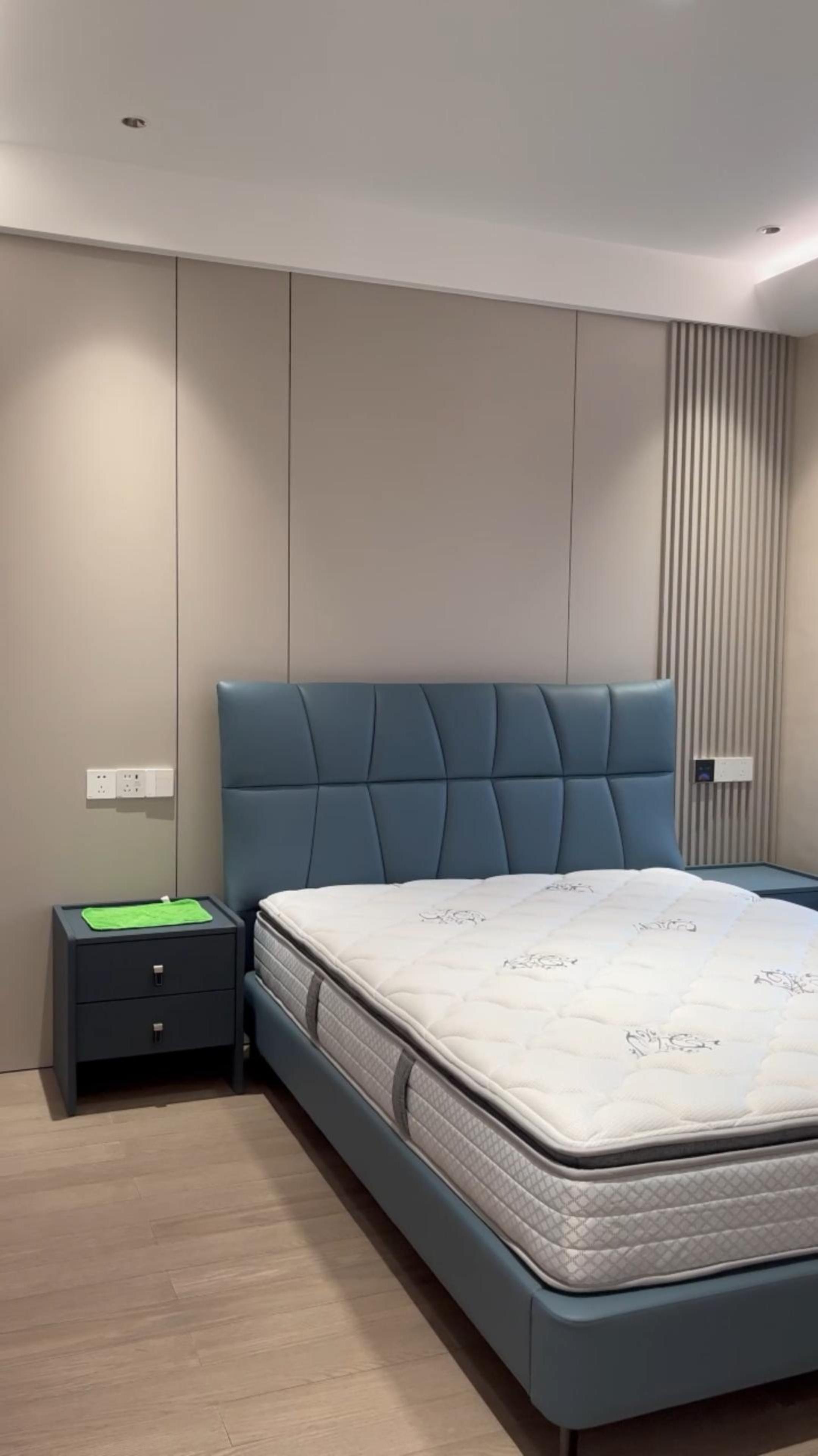 衣柜做在过道,主卧空间显大?格栅床头背景墙 柯尼全屋定制