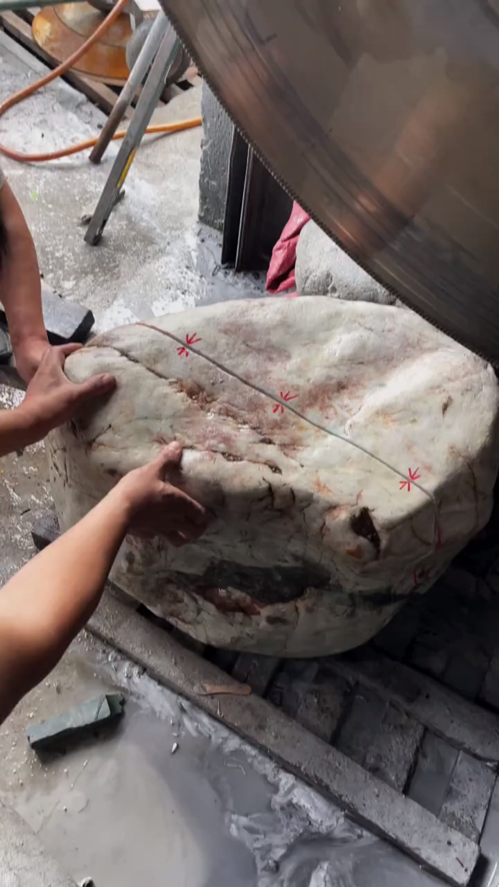 一刀穷一刀富,实战切翡翠原石.天堂还是地狱