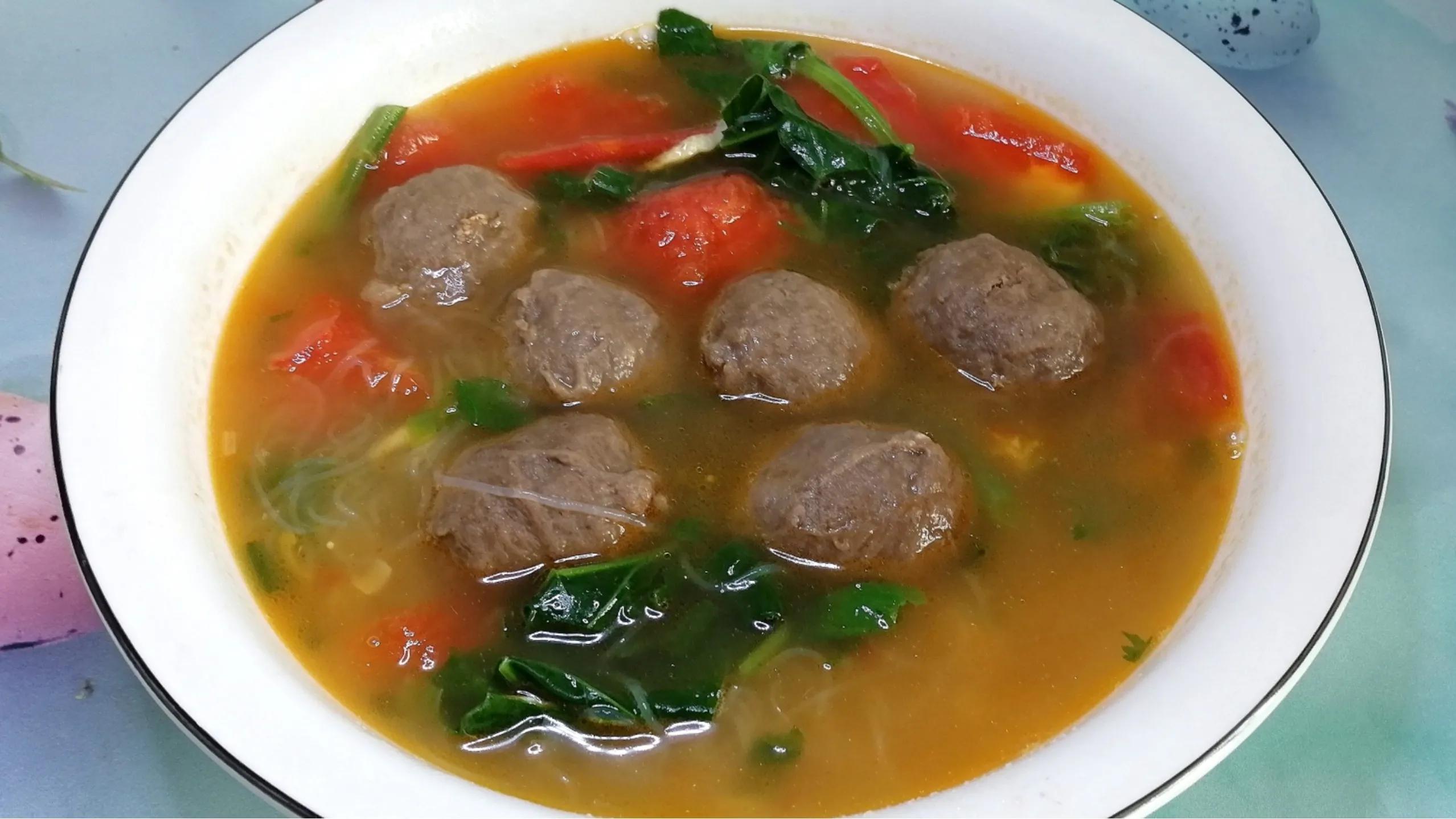 菠菜丸子粉丝汤,这样做,鲜香又美味,太好喝了