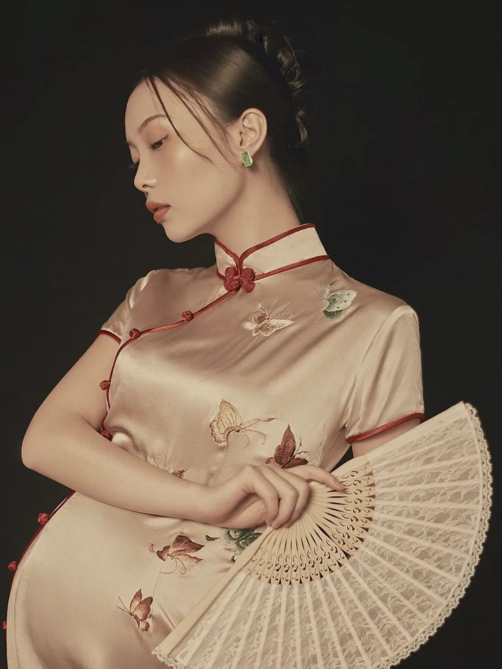 看完这组孕照,整个人都安静下来了,孕妇配旗袍原来这么美