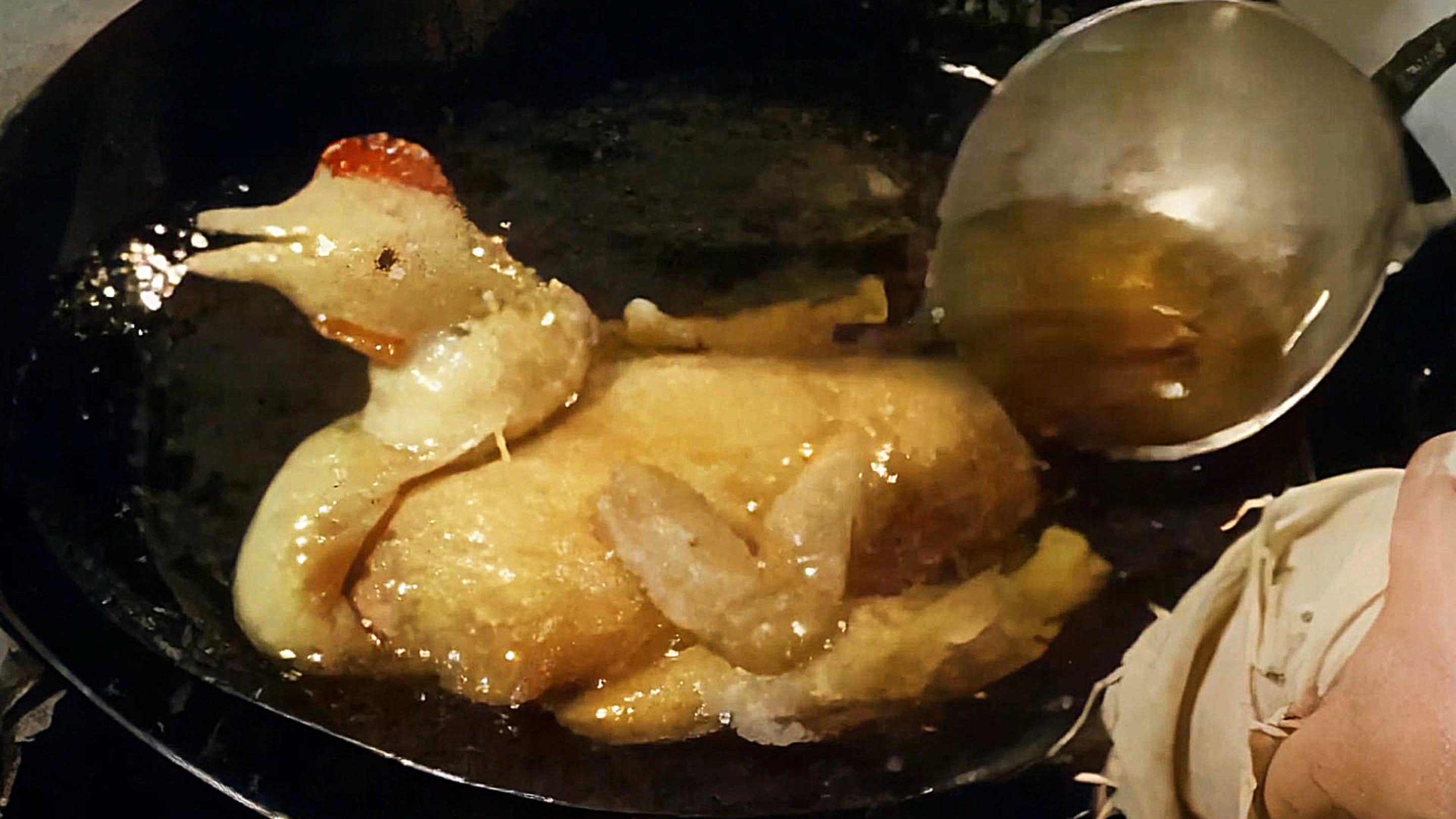 80年代素菜馆做菜真实影像:大厨用土豆制作油炸鸡,看着太神奇