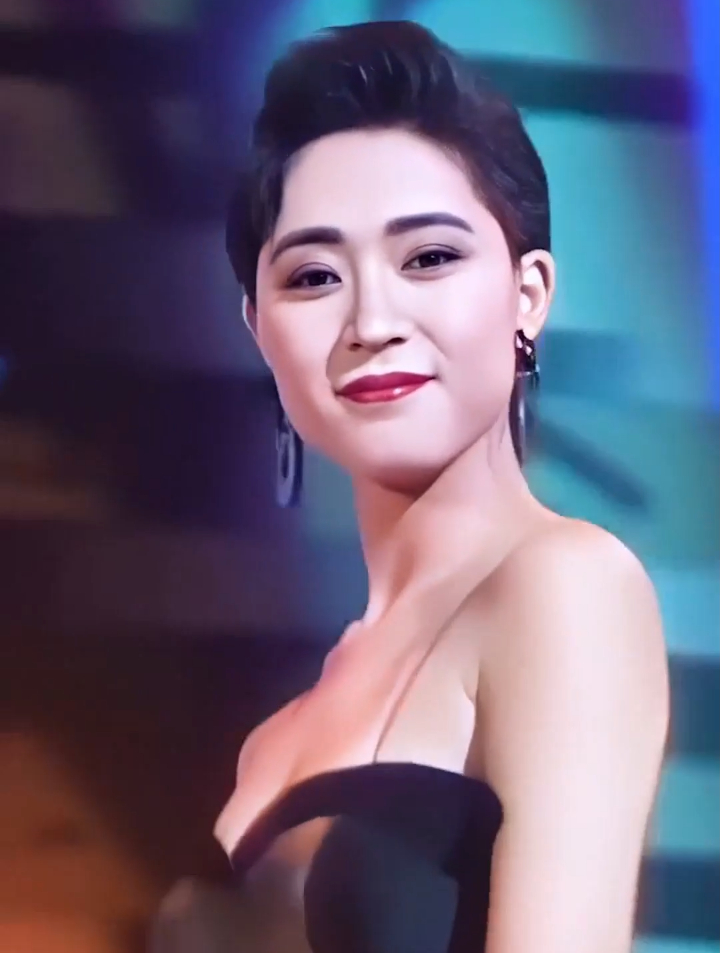 陈法蓉,性感大方,貌美肤白-度小视