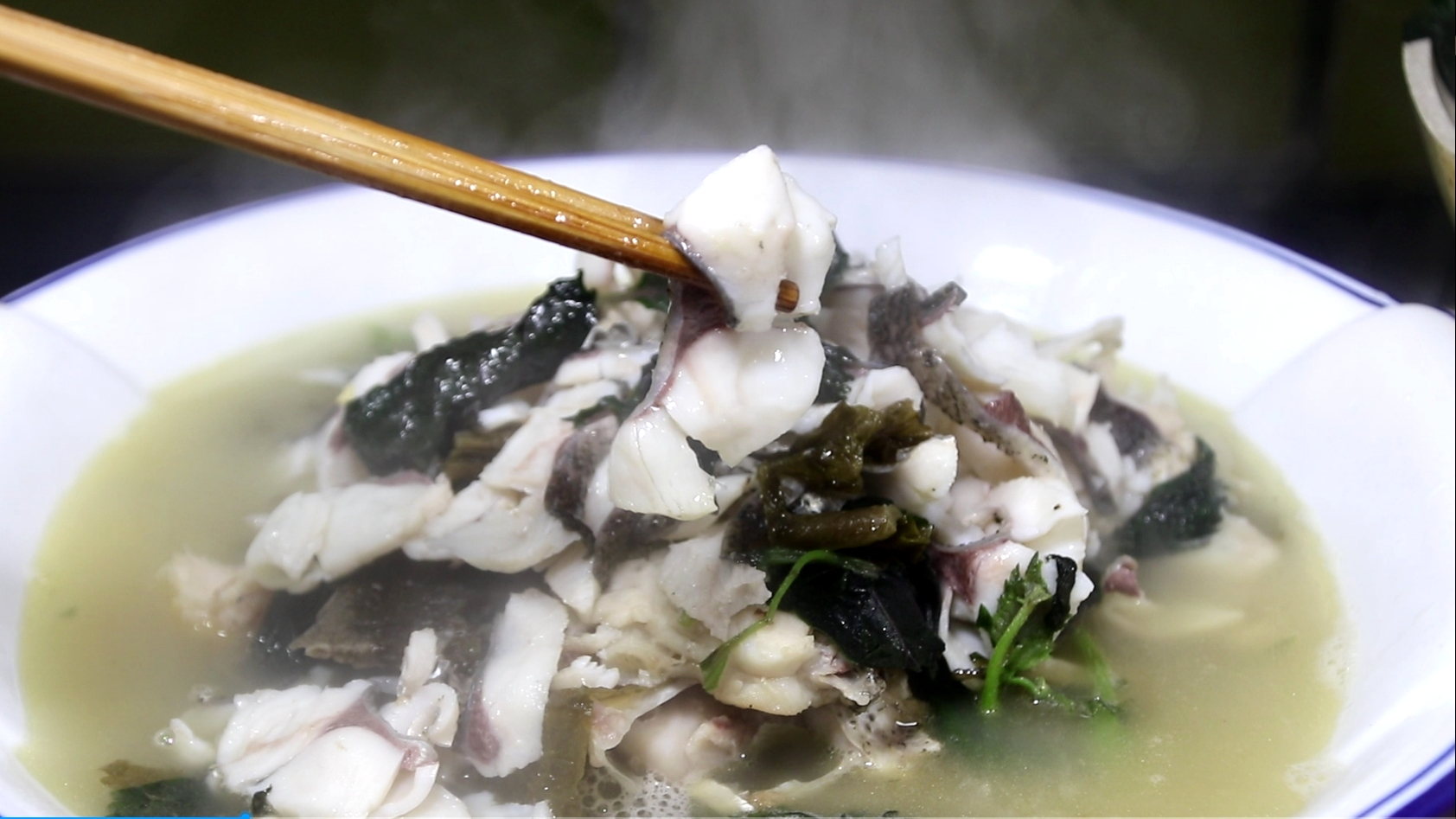 大头鱼汤这样炖才好喝,不要直接下锅,教你一招,汤汁浓白鱼肉嫩