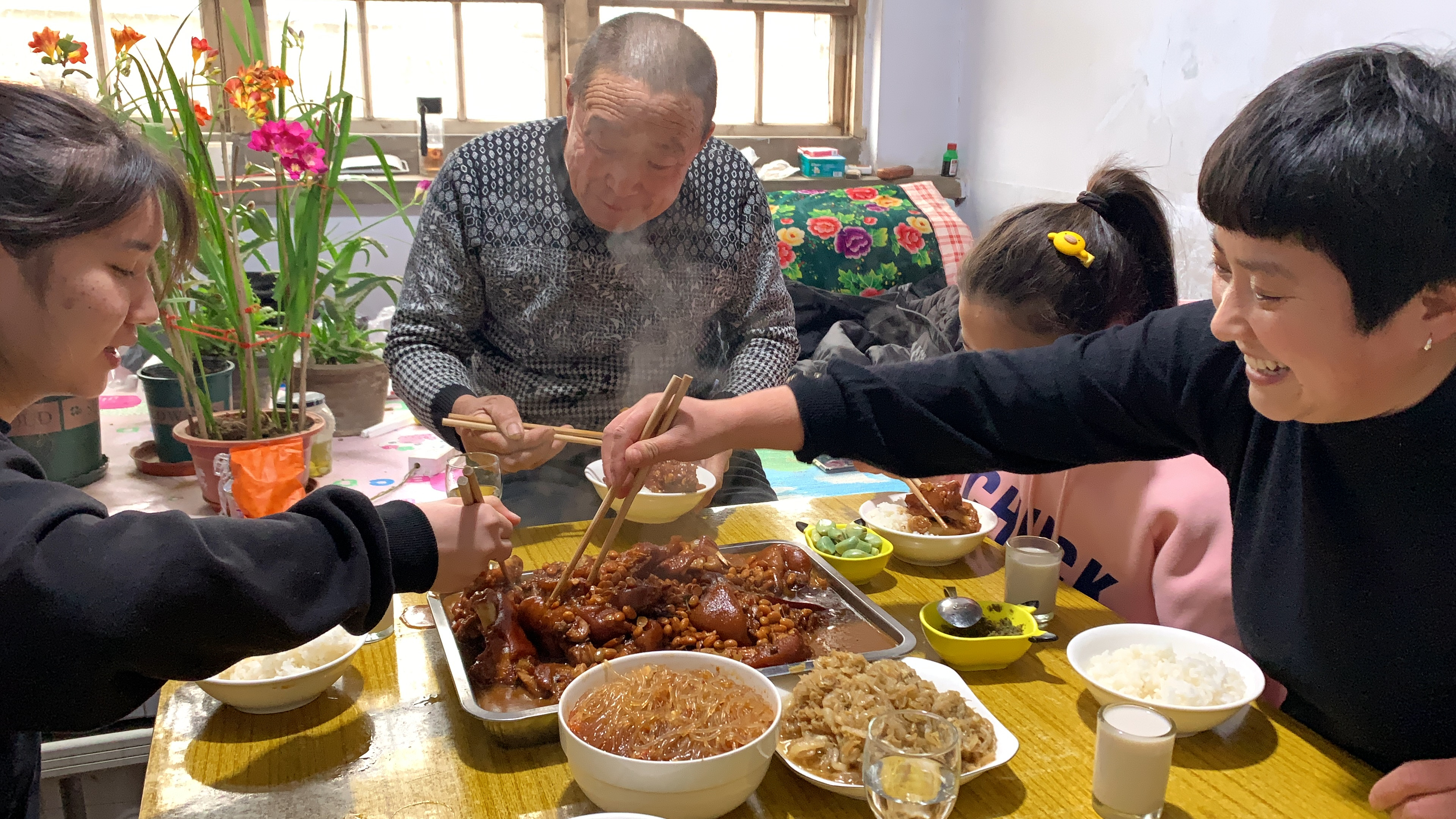 做道红烧猪蹄,营养美味满满的胶原蛋白,猪蹄寓意搂钱多,发大财