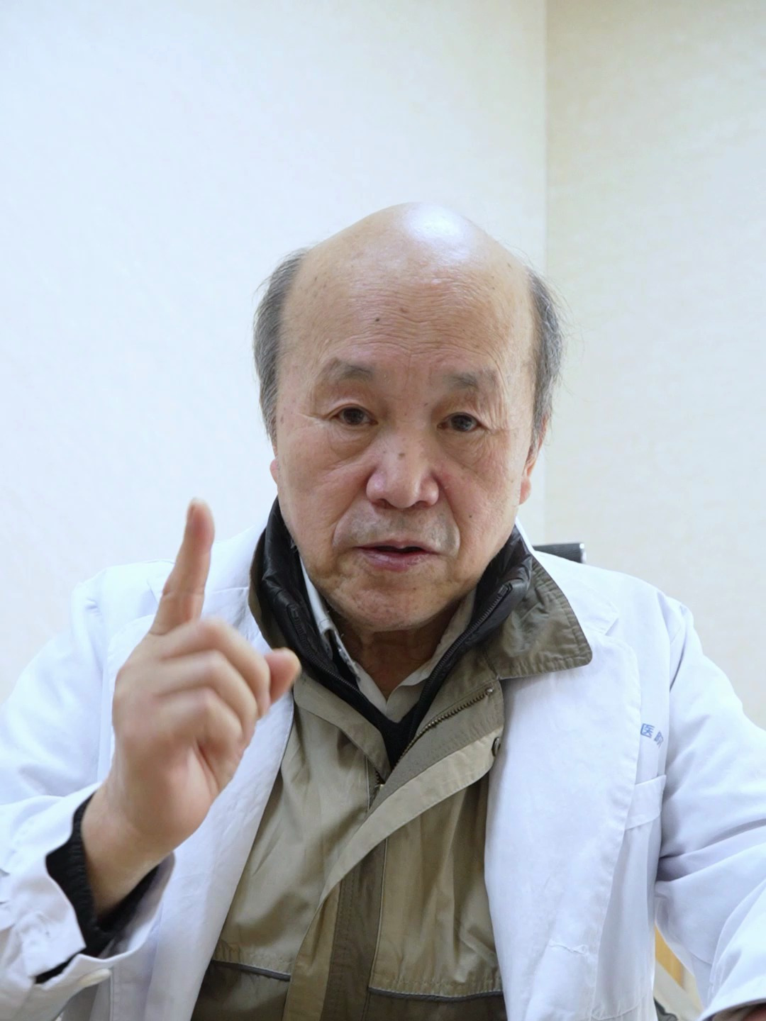 眼科泰斗褚仁远教授:小孩子近视度数控制不住应该怎么办?(下)