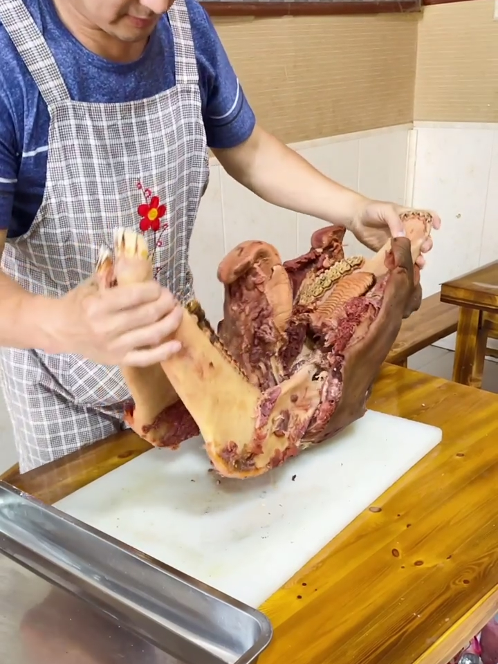 吃驴头了,带皮驴头