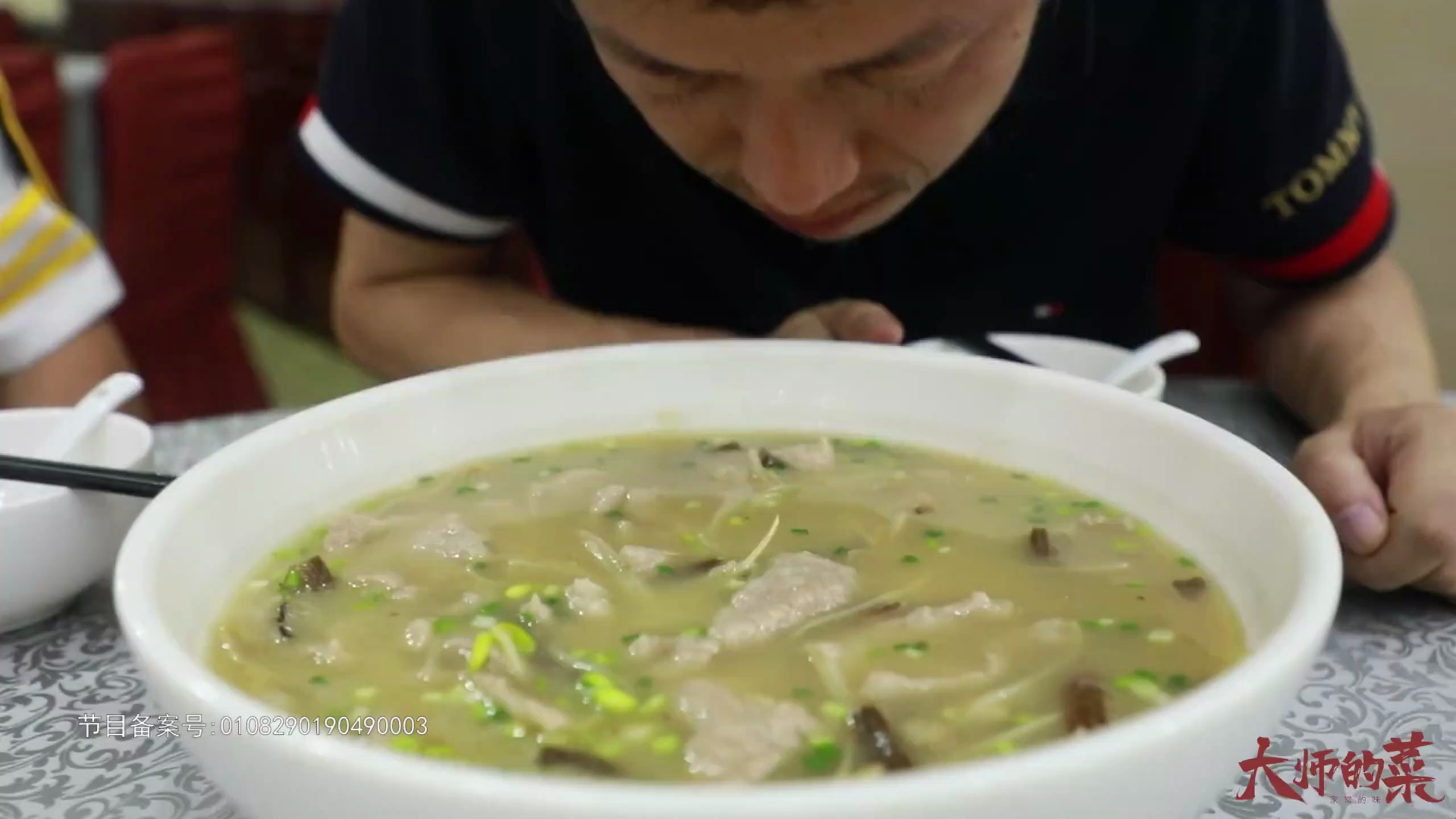 【大师的菜】闻着臭,吃着香,臭千张的正确吃法—宜宾汆汤肉片!