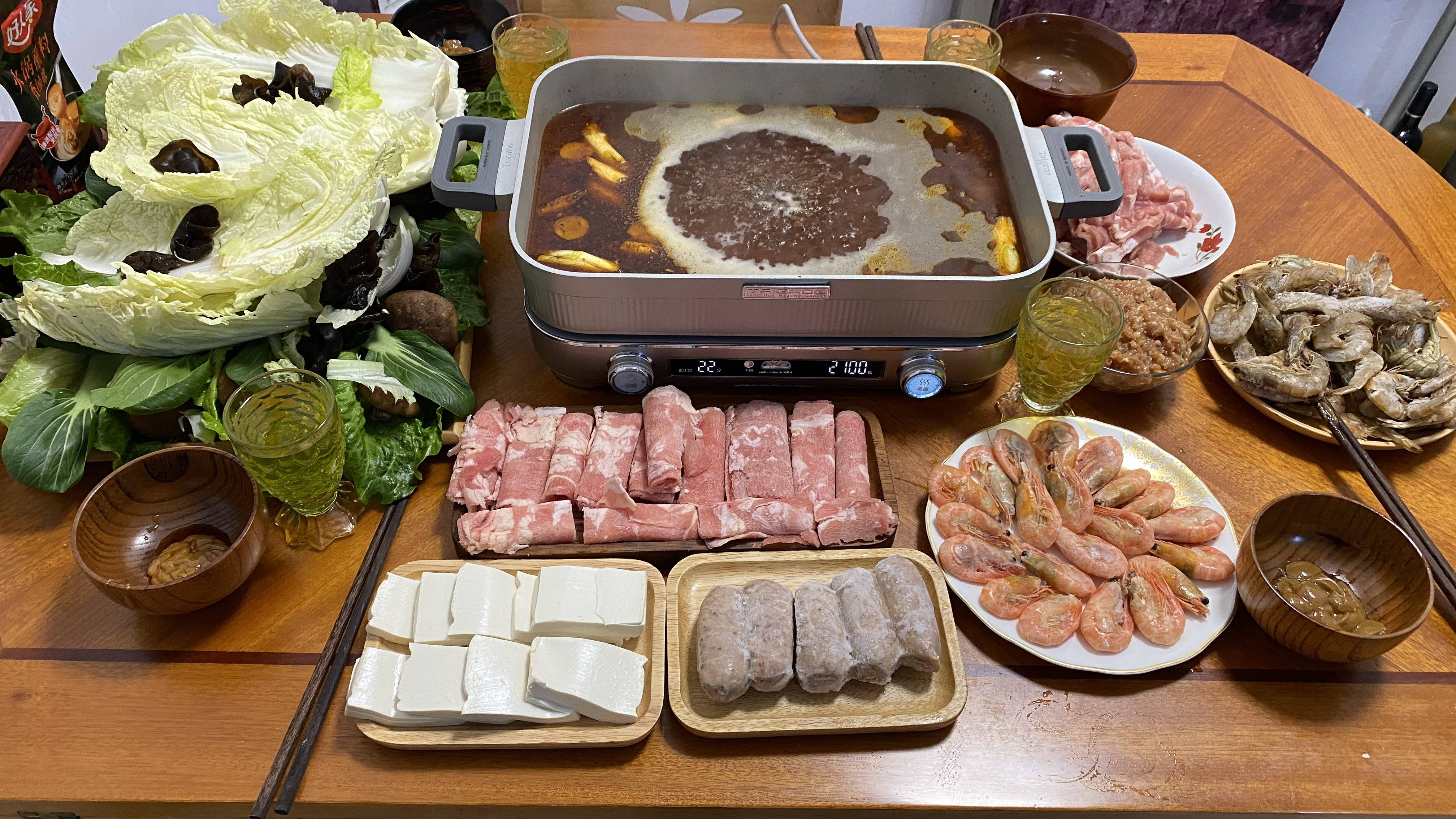 有了这个多功能料理锅,4个人的火锅晚餐如此惬意!简直太爱了