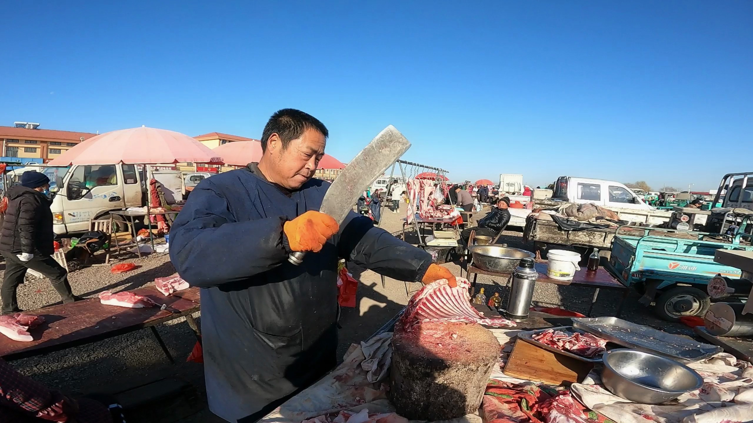 山东青岛胶州马店农村大集:羊肉45,排骨20,价格实惠接地气!