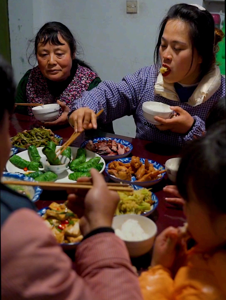 一家人团团圆圆图片