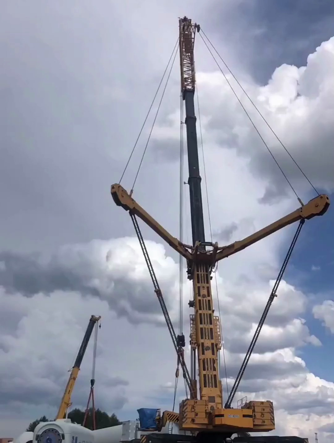超大吨位吊车,安装90米高,2.0兆瓦 风力发电机 全过程