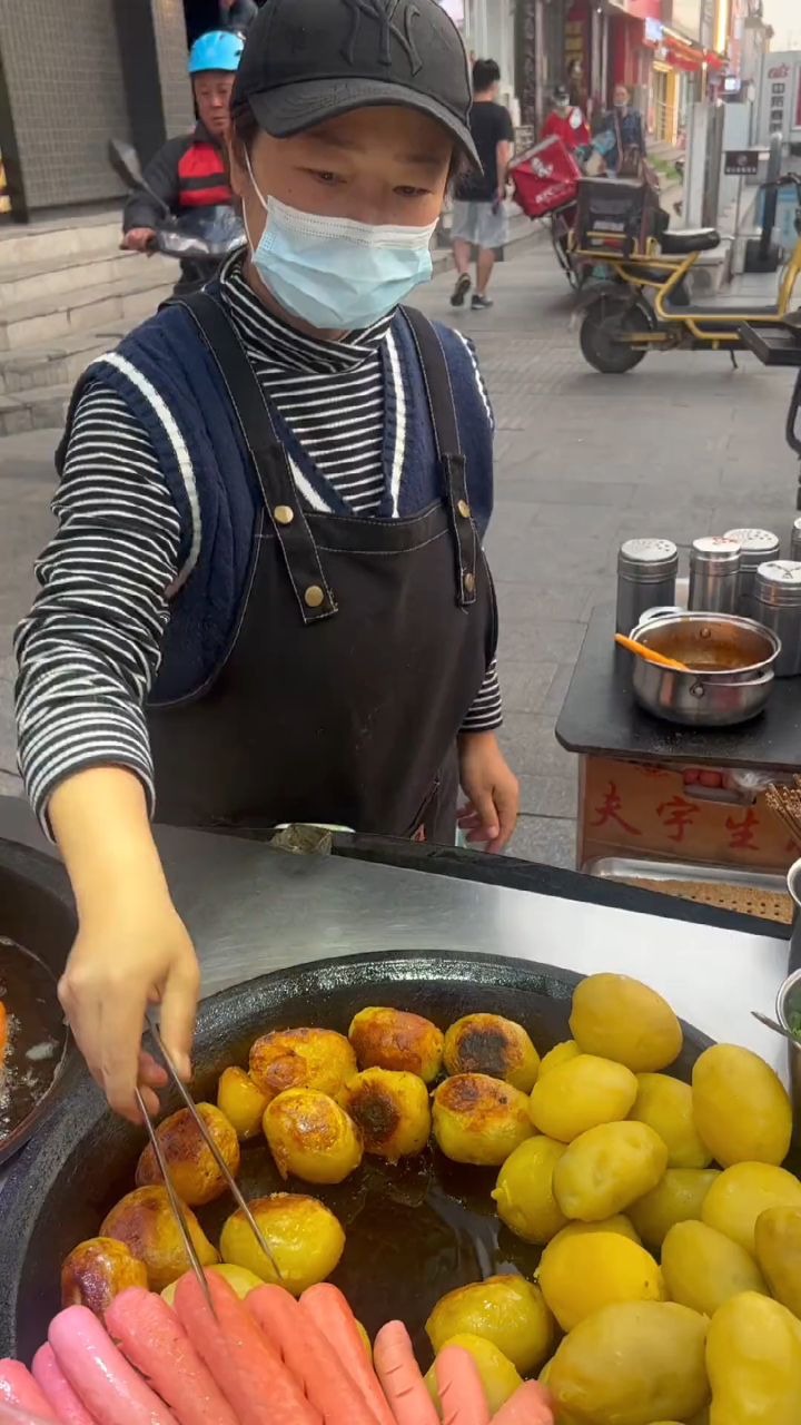 淀粉烤肠 锅巴土豆=好吃的烤肠土豆