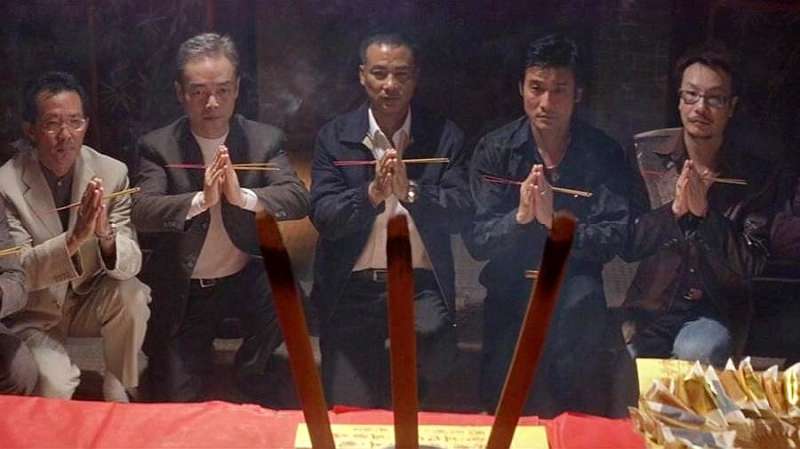 黑社会效仿洪门结拜,九位大哥齐聚,关公像前焚香立誓歃血为盟,影视,动作片,好看视频