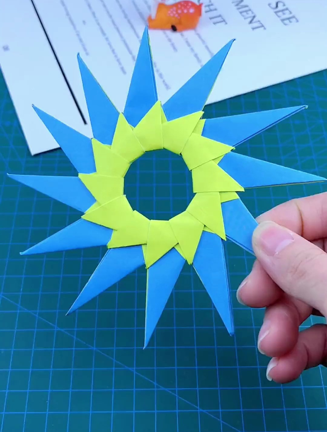 教你折个好玩的回旋飞镖