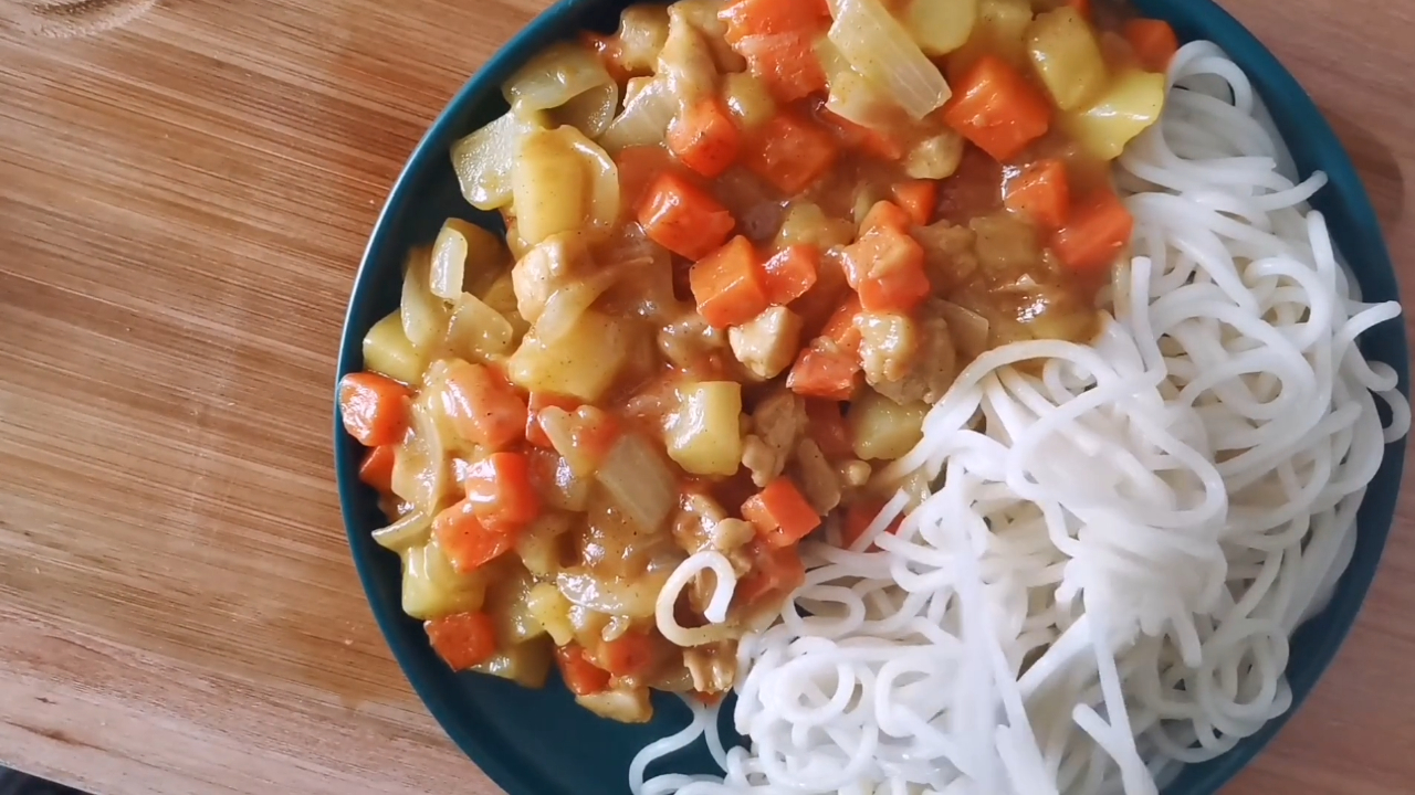 「咖喱鸡块拌面」三步做一份咖喱拌面,厨房小白的福音