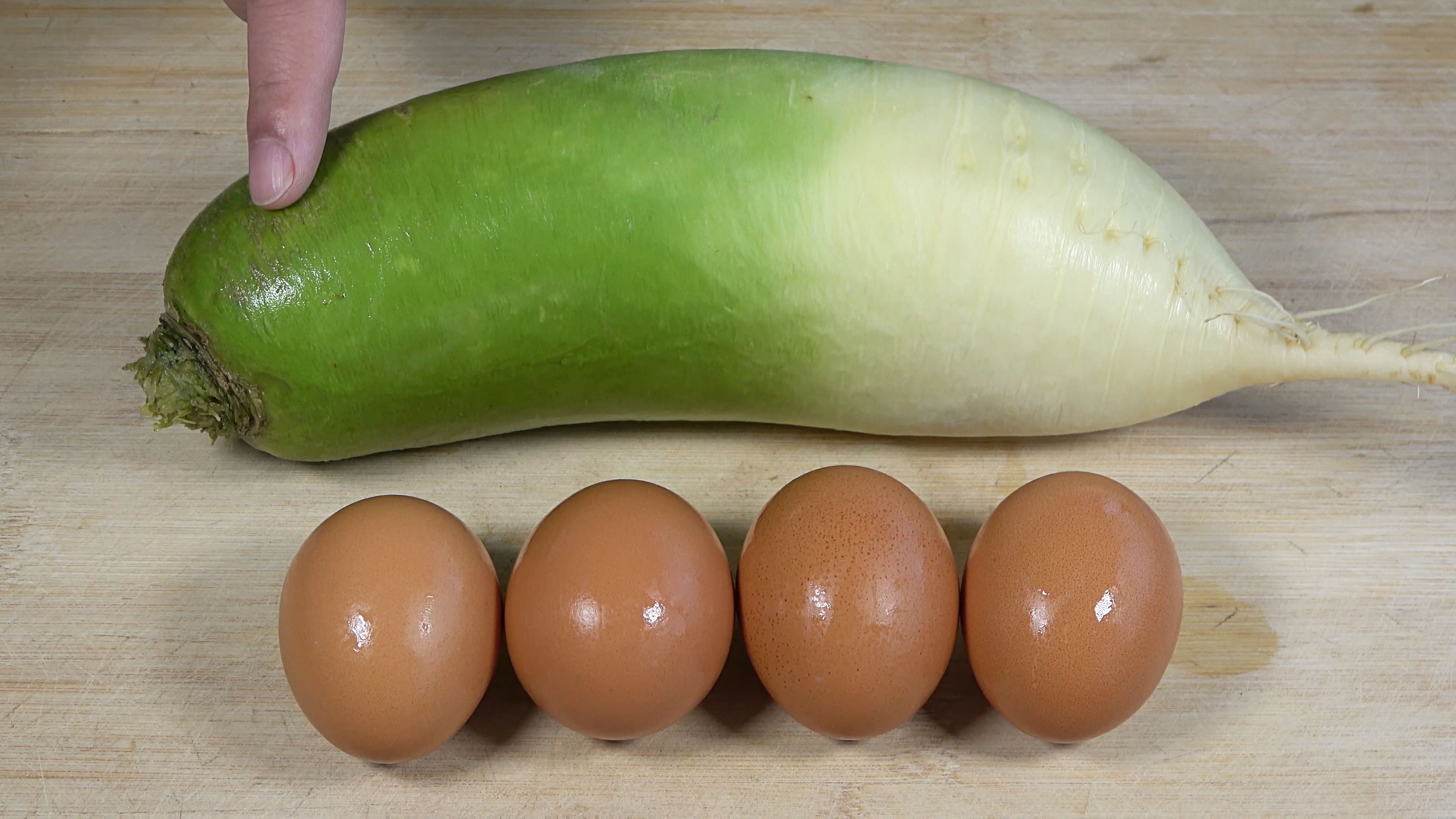 萝卜和鸡蛋是绝配,教你从没吃过得做法,不炒不炖不做汤,太香了