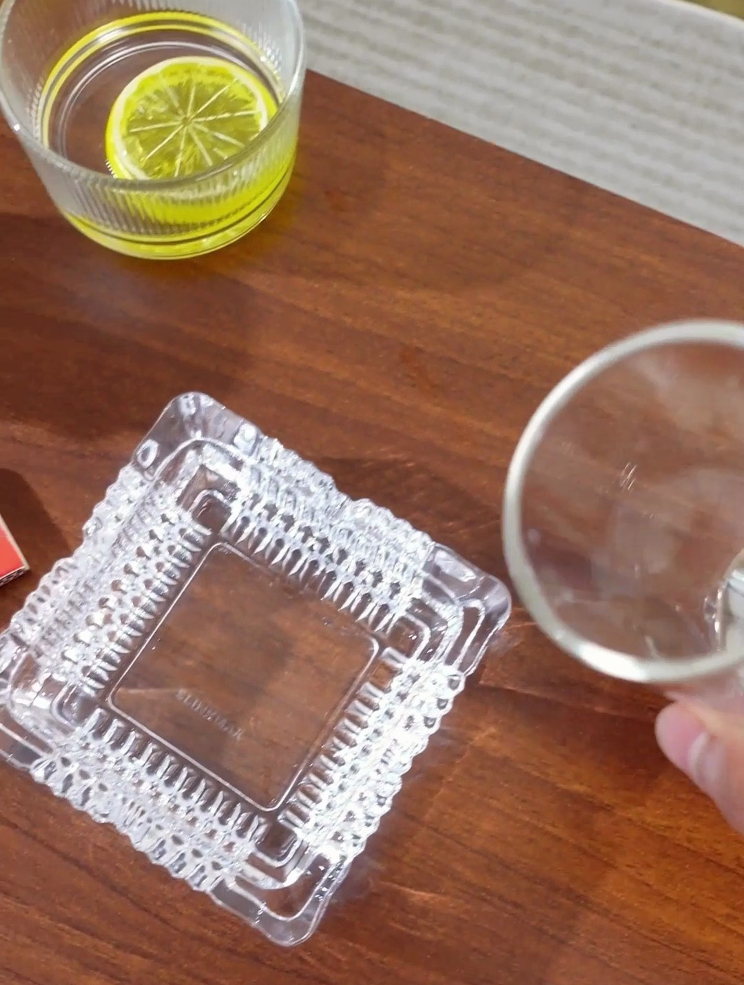 一次性烟灰缸家用环保飞灰办公室清洁灰烟沙时尚懒人除烟味烟缸