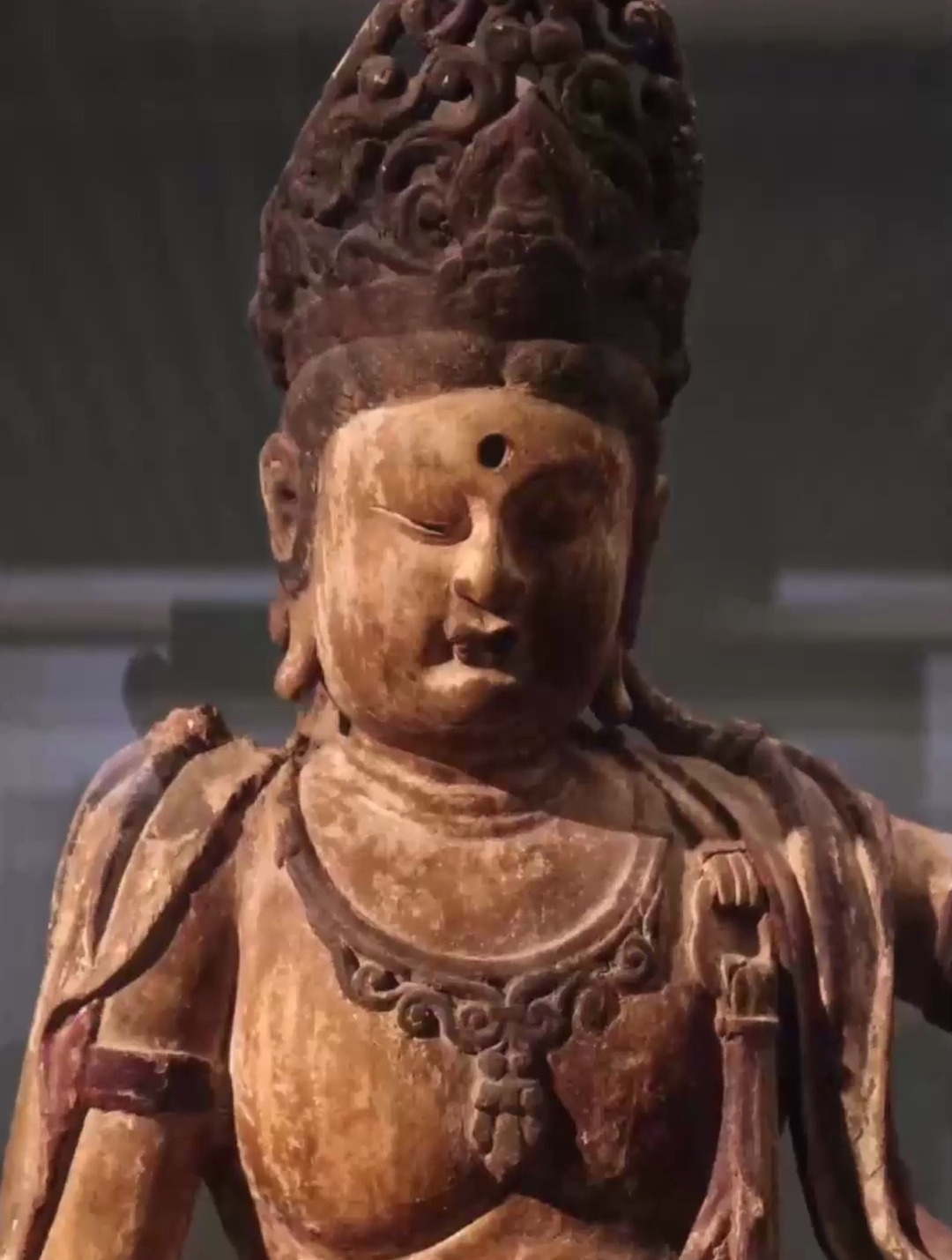 宋木雕水月观音像:南京博物院藏,自唐代画家周昉