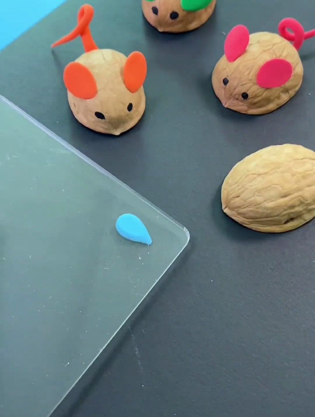 吃完的核桃壳不要扔 和孩子一起做几只可爱的小老鼠吧 创意手工-度小