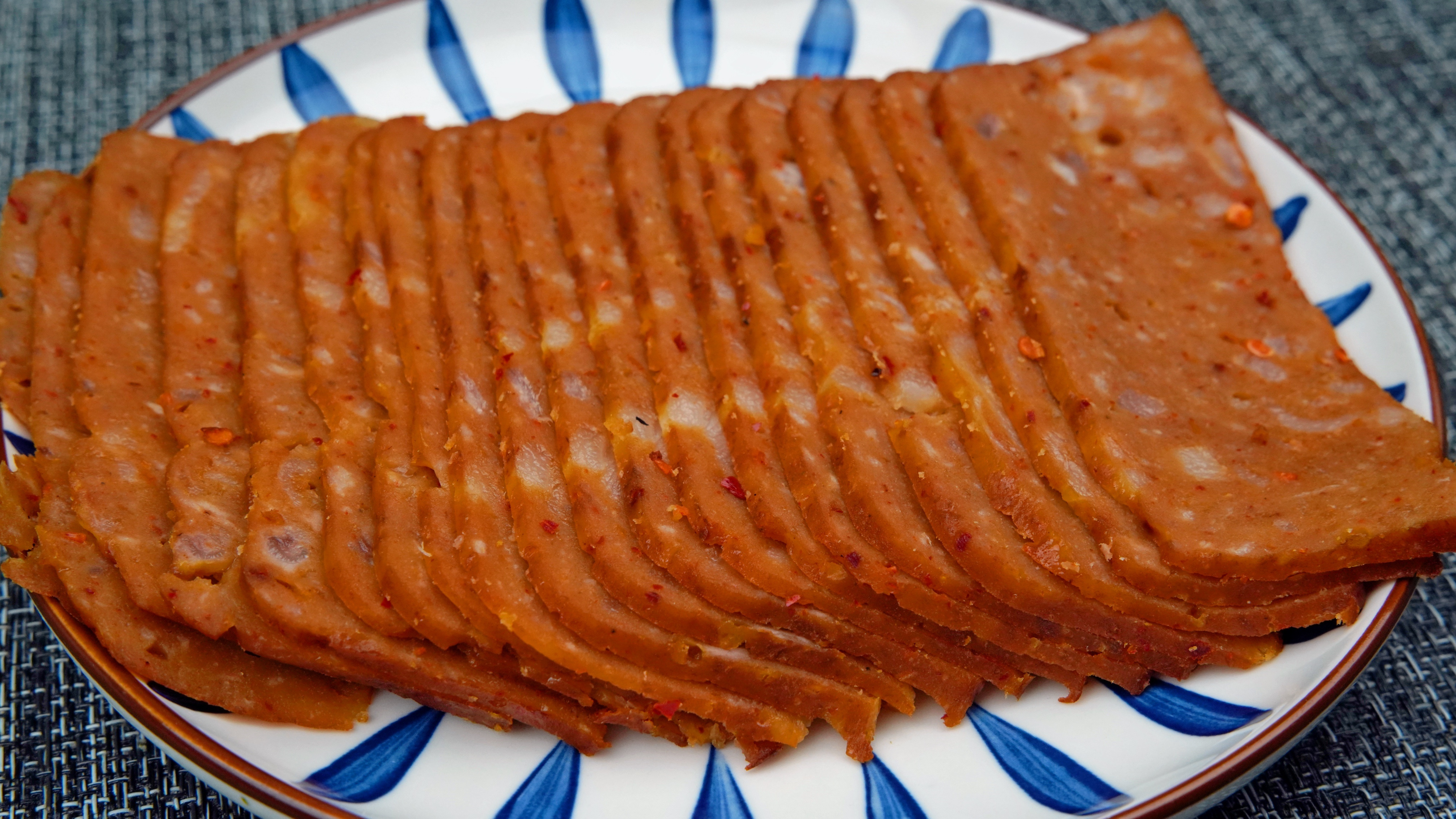 想吃培根别再出去买了,教你在家自己做,用料简单味道足,超好吃