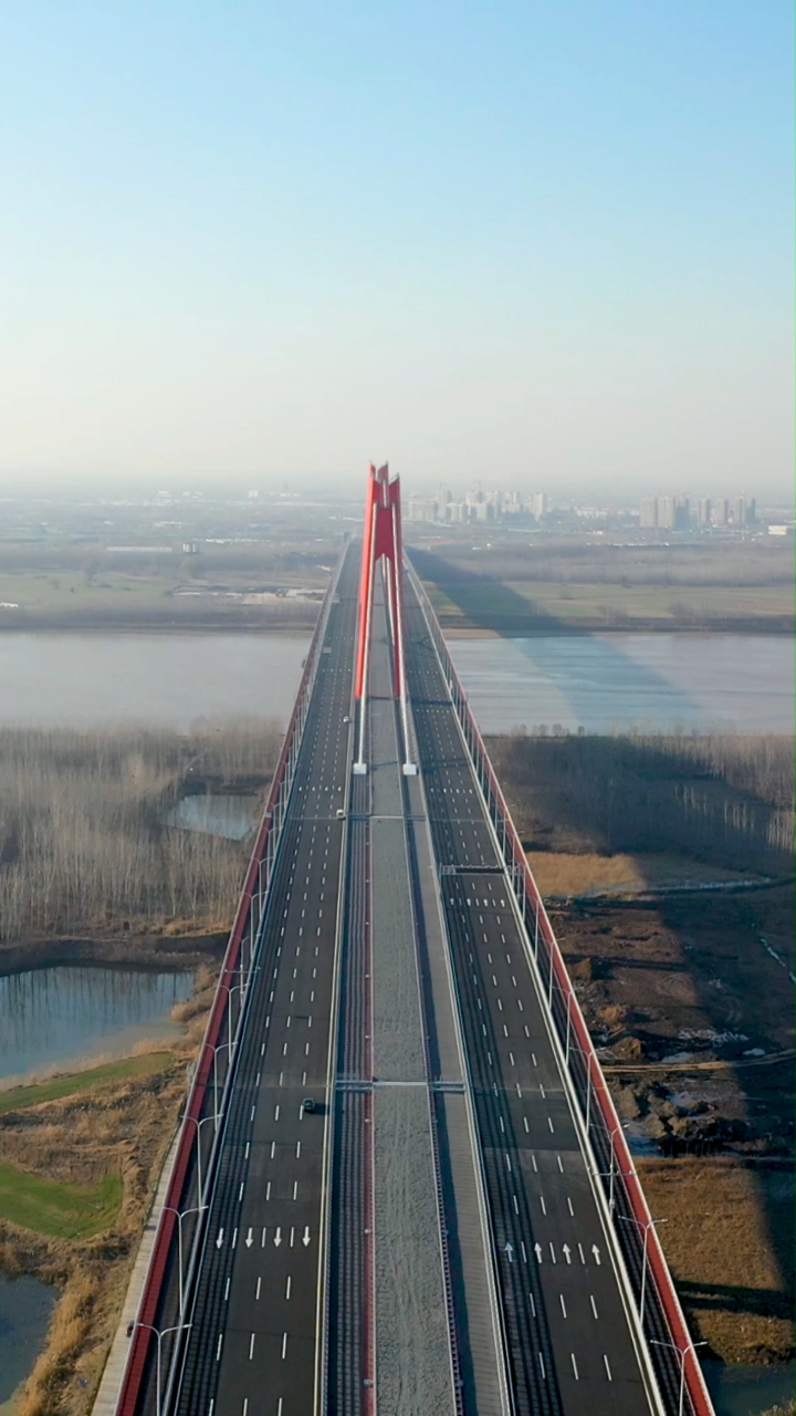 济南黄河上架起了一座彩虹桥那是在凤凰起飞