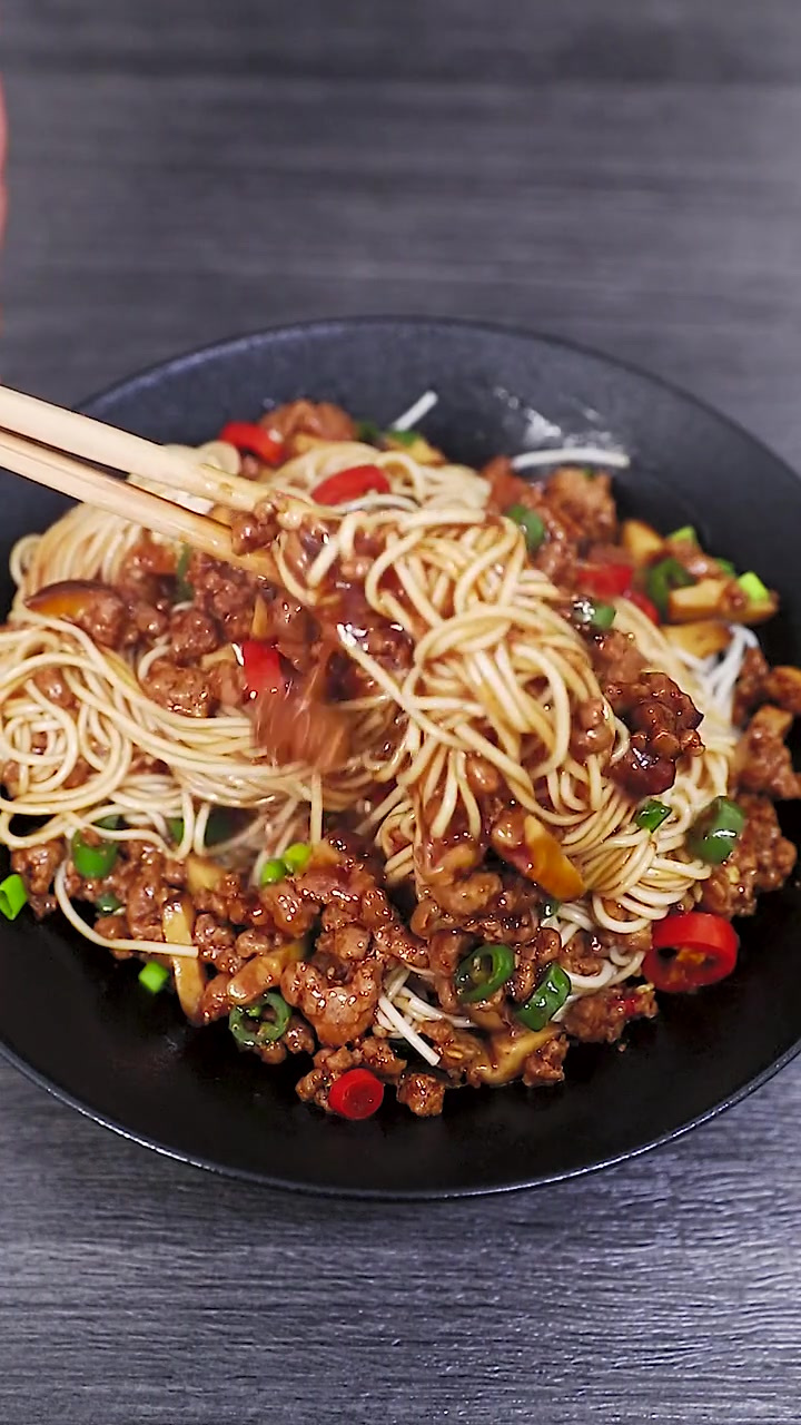 简单又好吃的肉末炸酱面,馋到舔碗-度小视