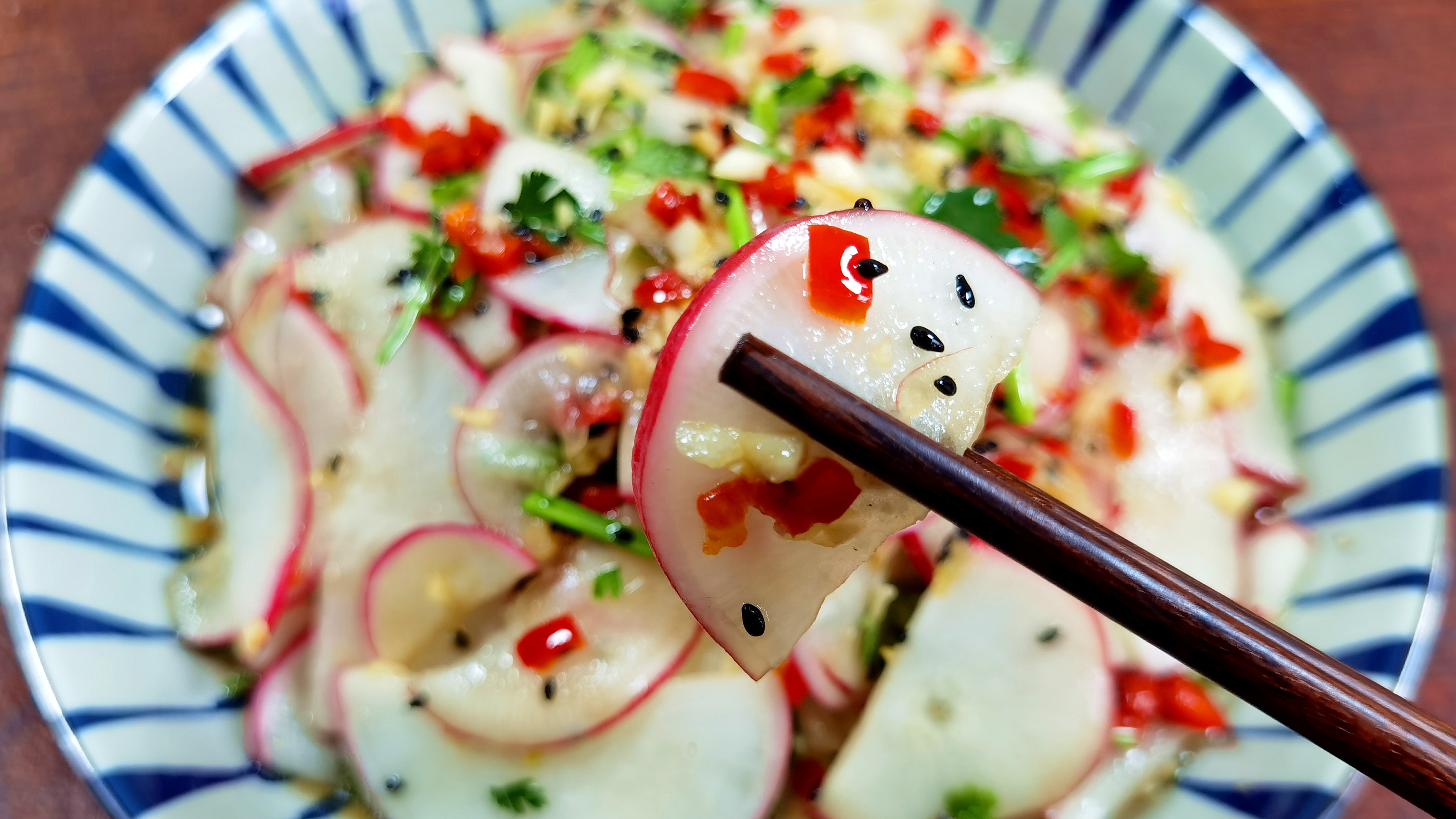 5月多吃水萝卜，随手一拌，比凉拌黄瓜还好吃，清脆爽口，真开胃