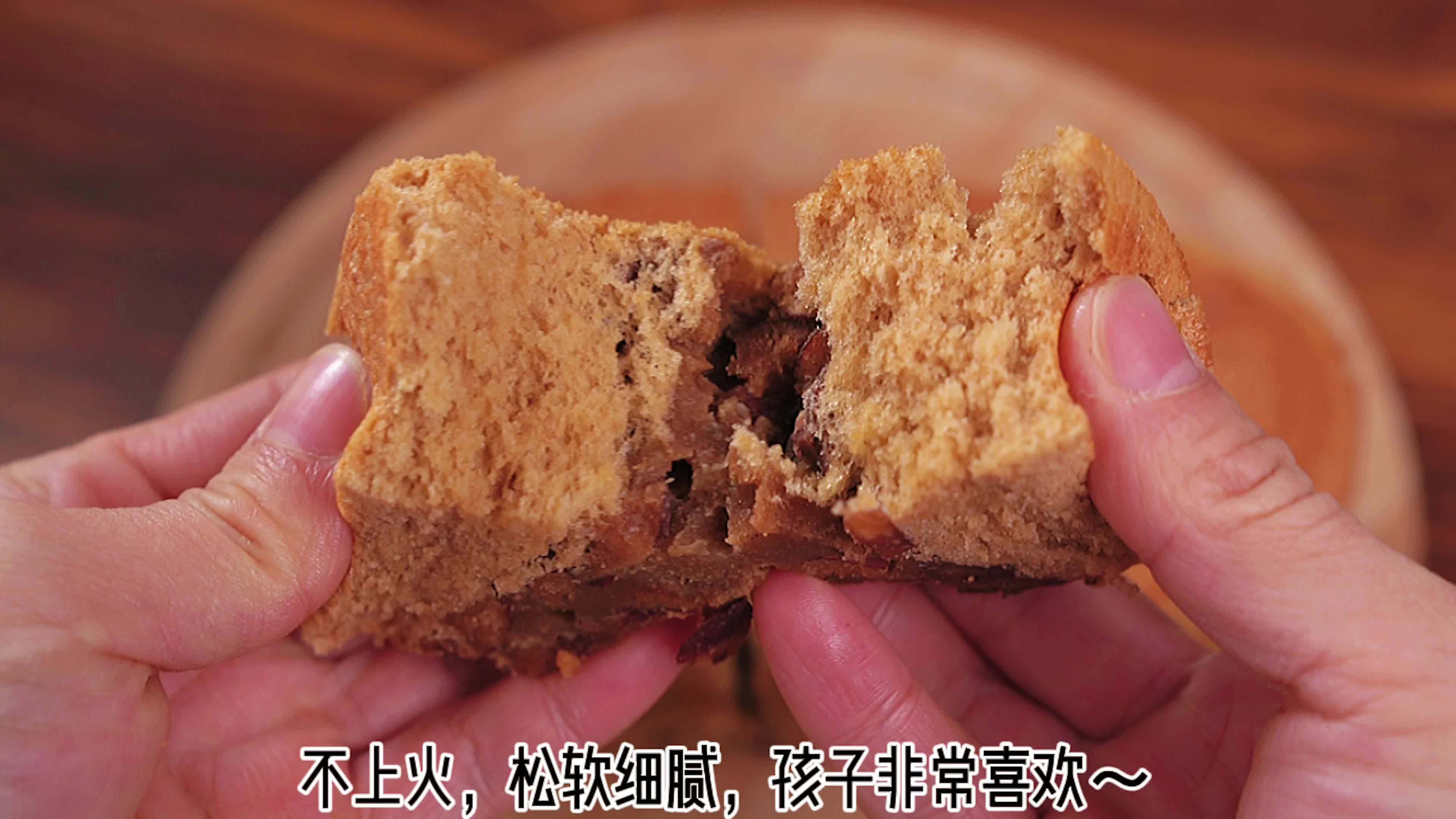 不用烤箱就能做的红枣蛋糕,红枣香气浓郁,细腻绵软,不上火