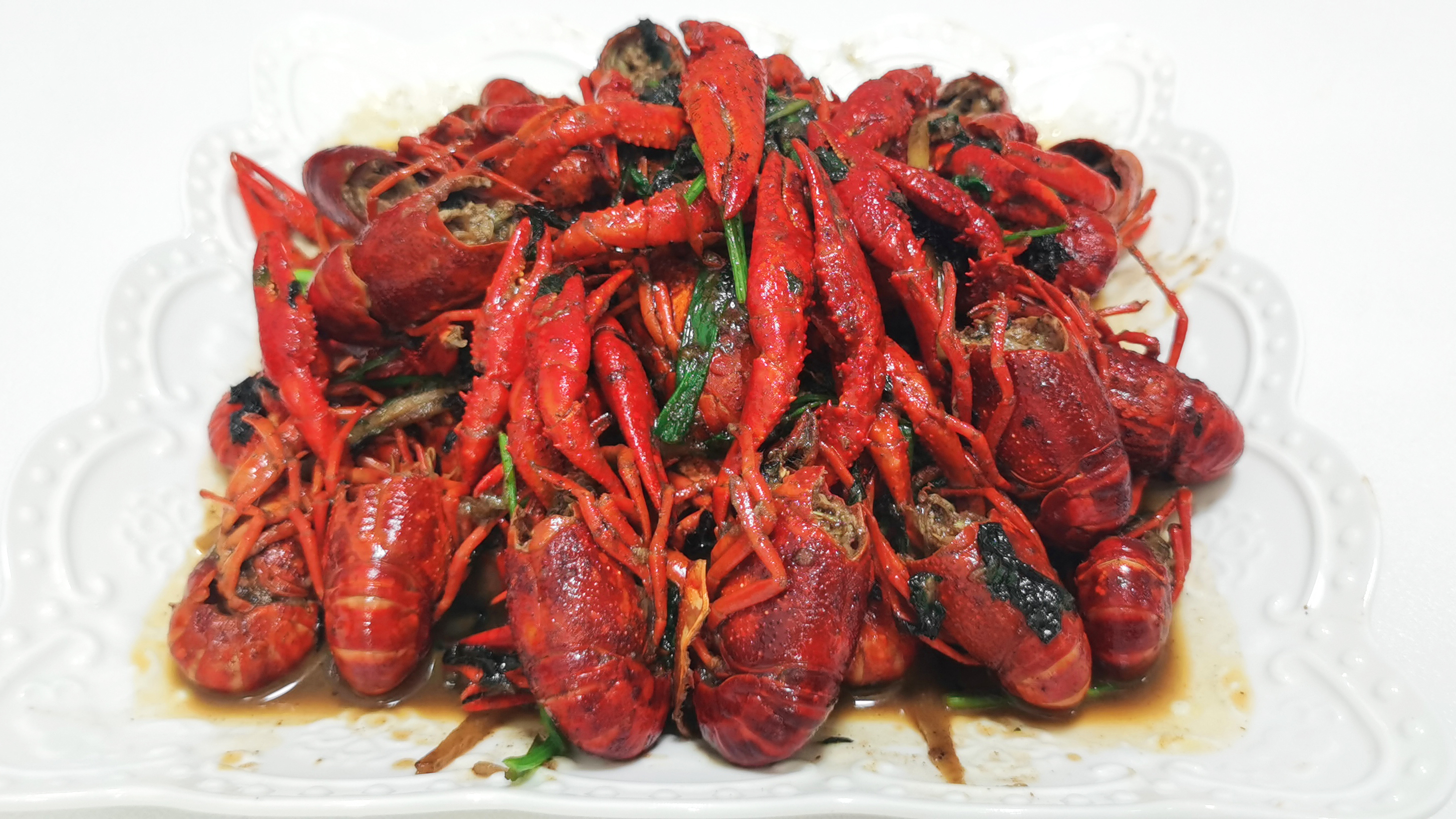 外边几十一份的小龙虾,自己在家做也非常香:紫苏十三香小龙虾