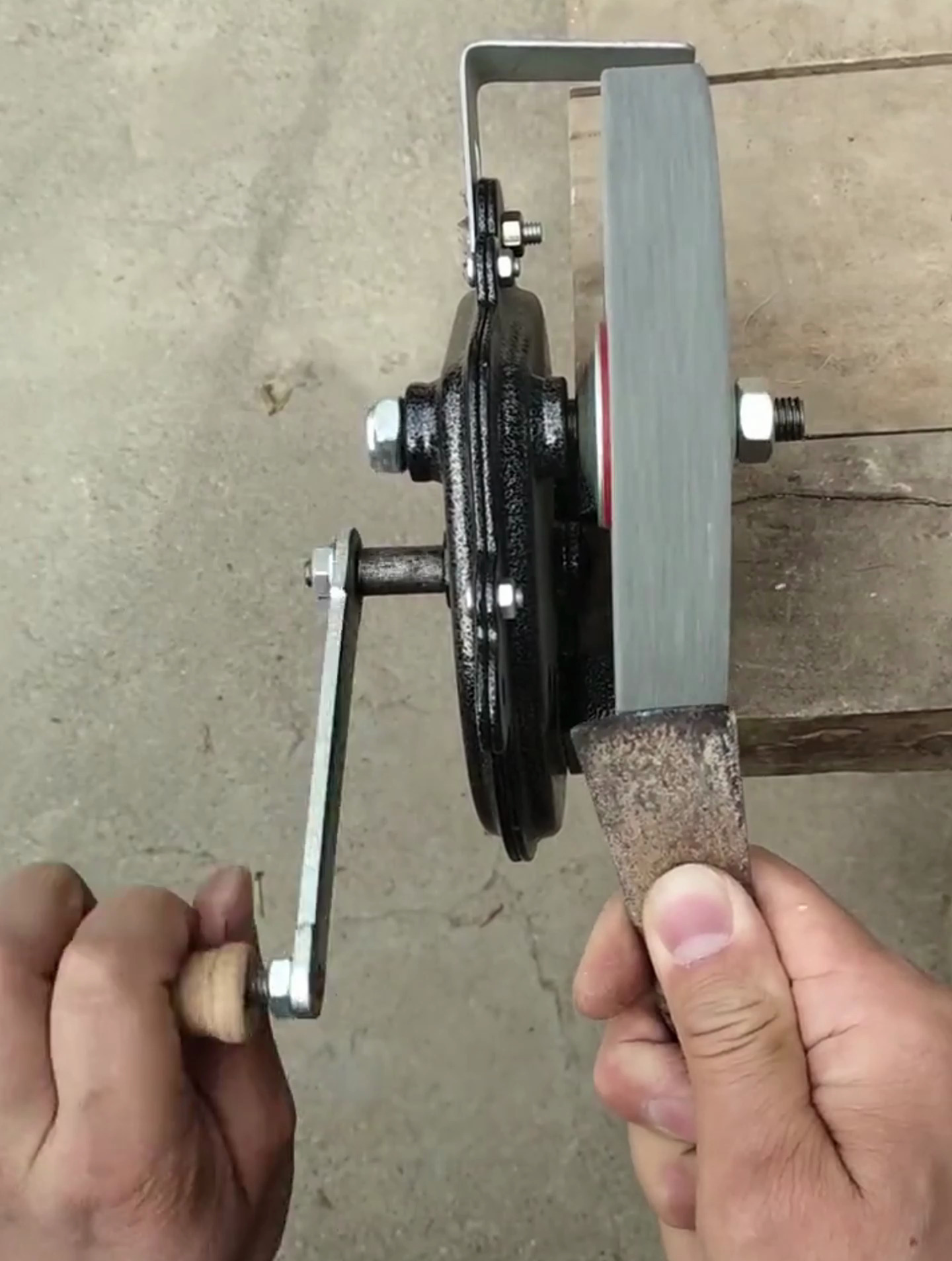 手摇式砂轮机,磨菜刀磨剪子方便又省力