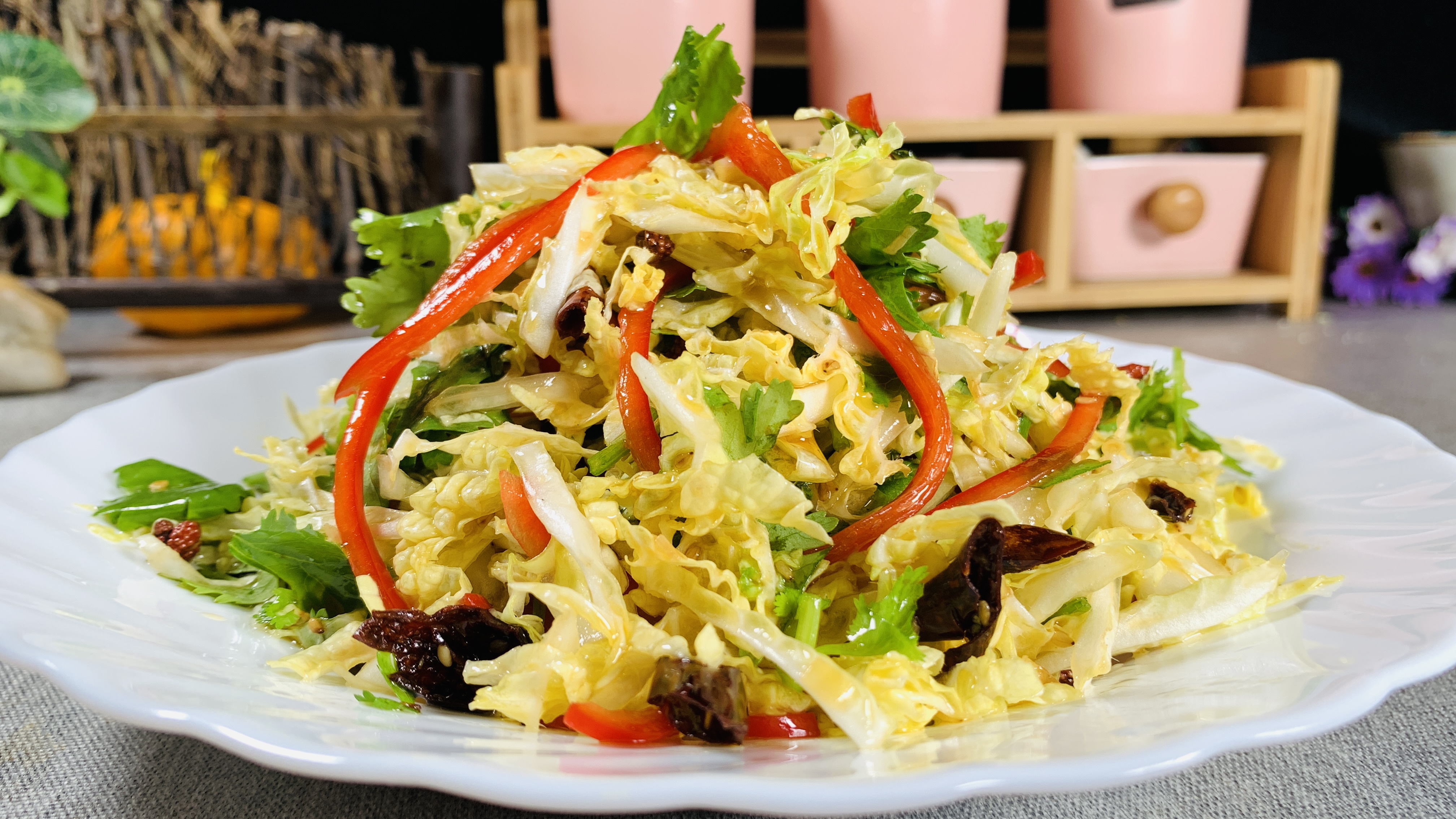 饭店的凉拌白菜心脆爽好吃，原来诀窍这么简单，教你详细做法