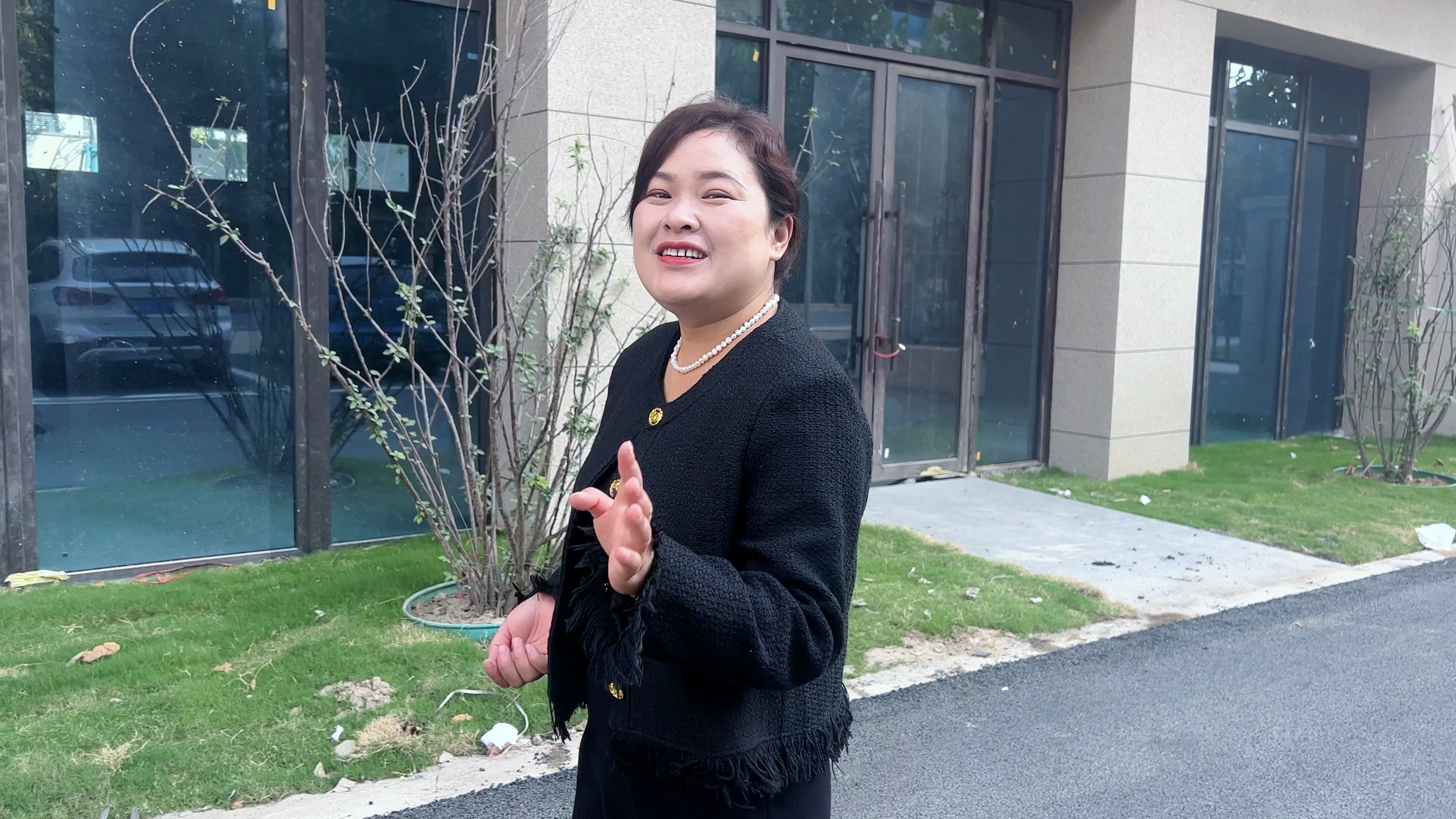 和老武认识时的梦想是开家花店 如今终于要实现了 今天做个大盘鸡