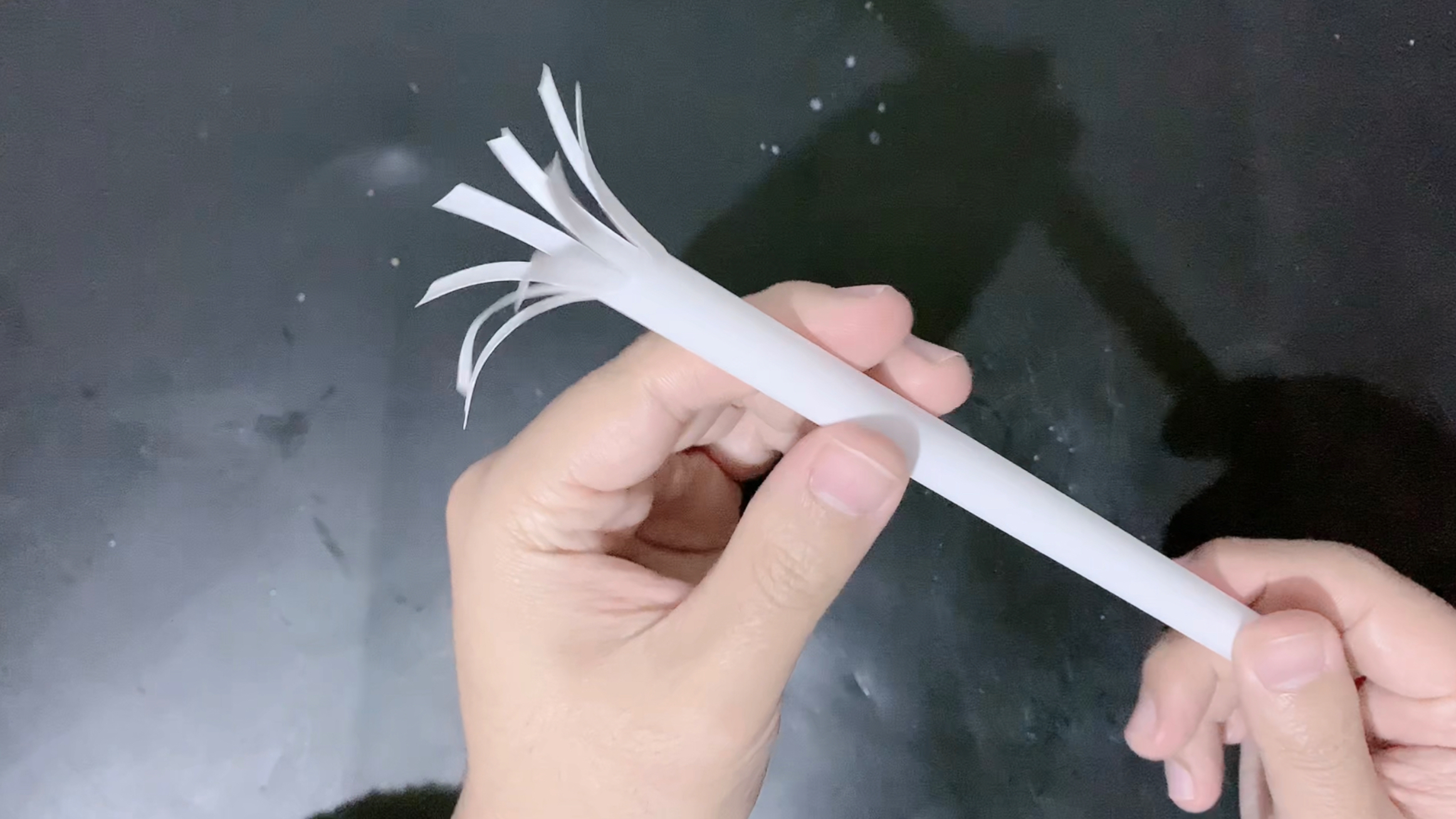 奶茶吸管剪开“花”,没想到还有这个特殊妙用,快来试试