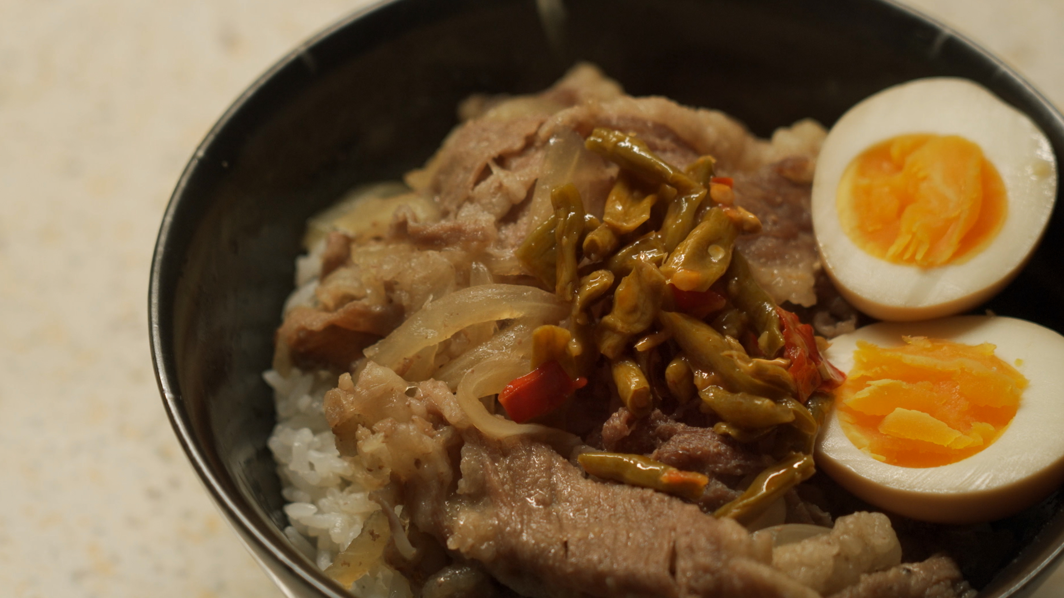 幸福就是规律的过一天|酸豆角肥牛饭