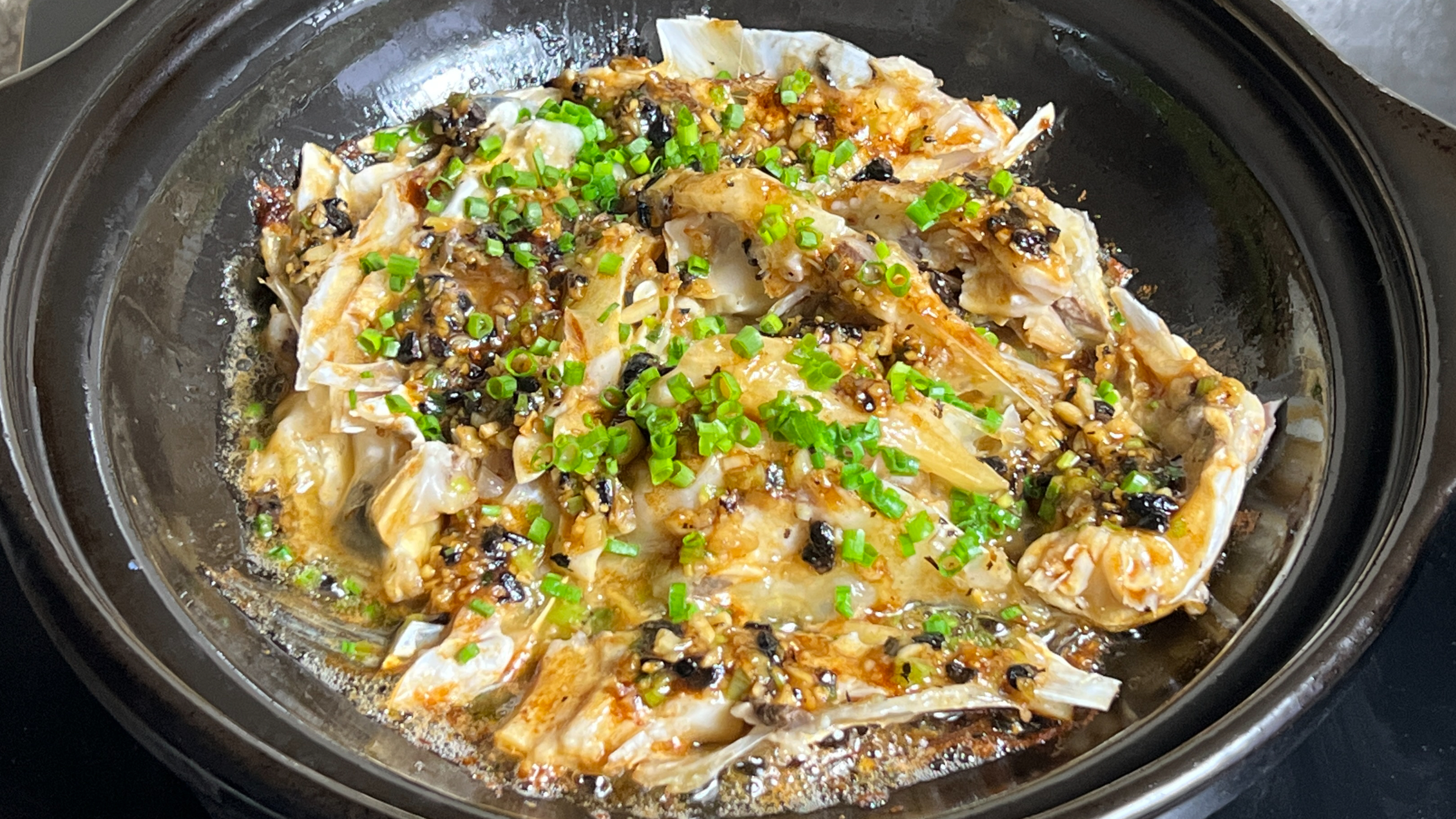 教你砂锅焗鱼头怎样做才好吃,出锅嫩滑鲜香,一点腥味也没有