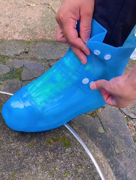 雨鞋男女款雨天防水雨靴套鞋防滑加厚耐磨儿童硅胶雨鞋套高筒水鞋-度