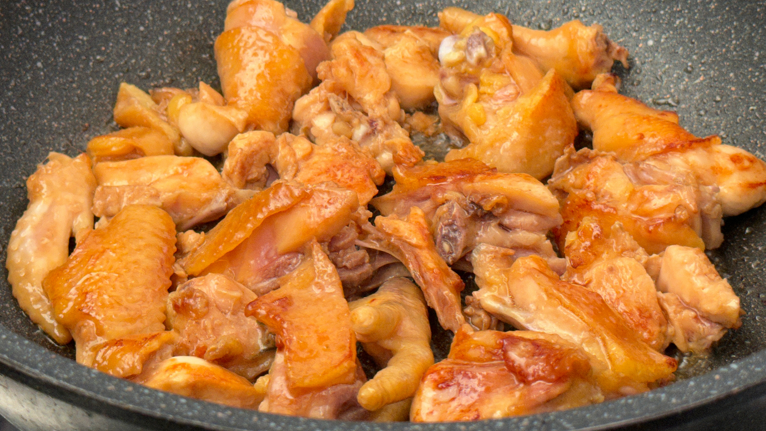 紫苏豆豉煎焗鸡,味道咸香口感丰富,广西老婆天天吵着吃